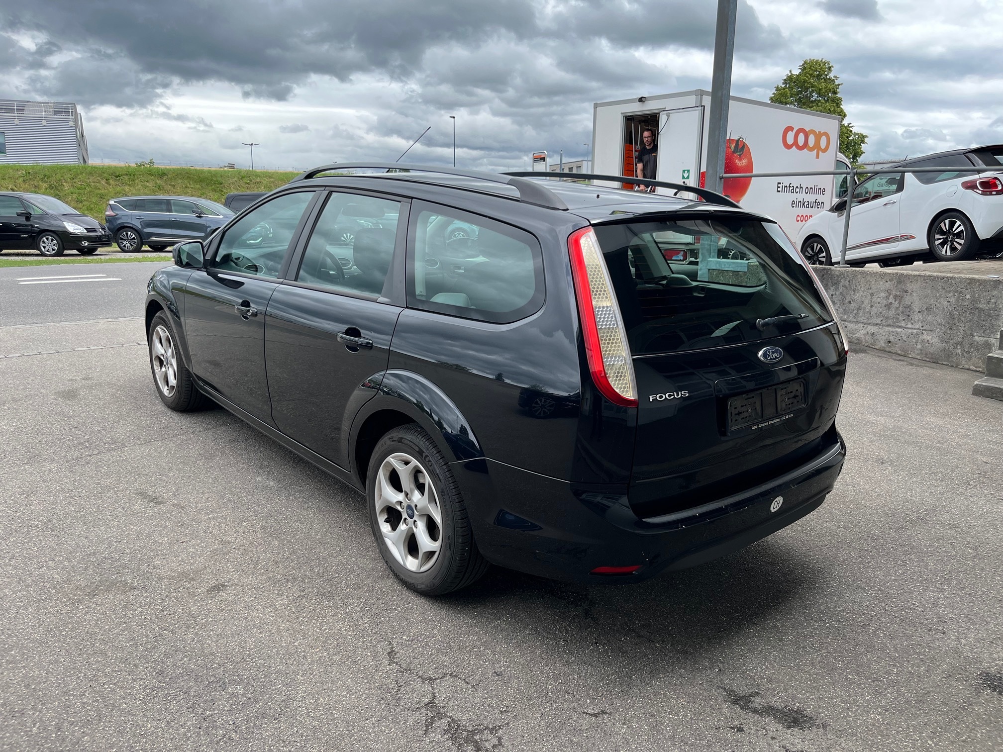 FORD Focus 1.6i 16V — zdjęcie 2