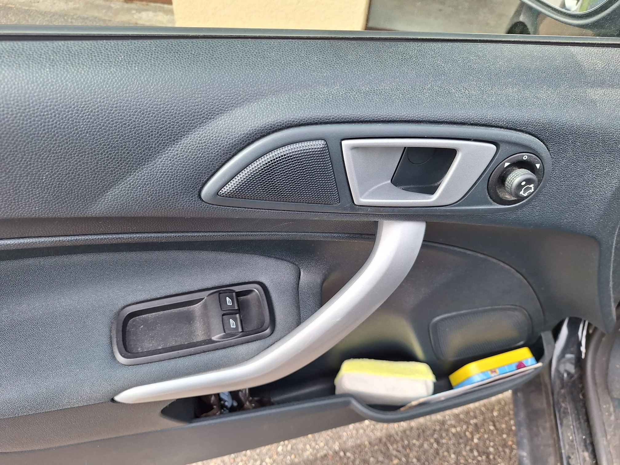 FORD Fiesta 1.4i — zdjęcie 13