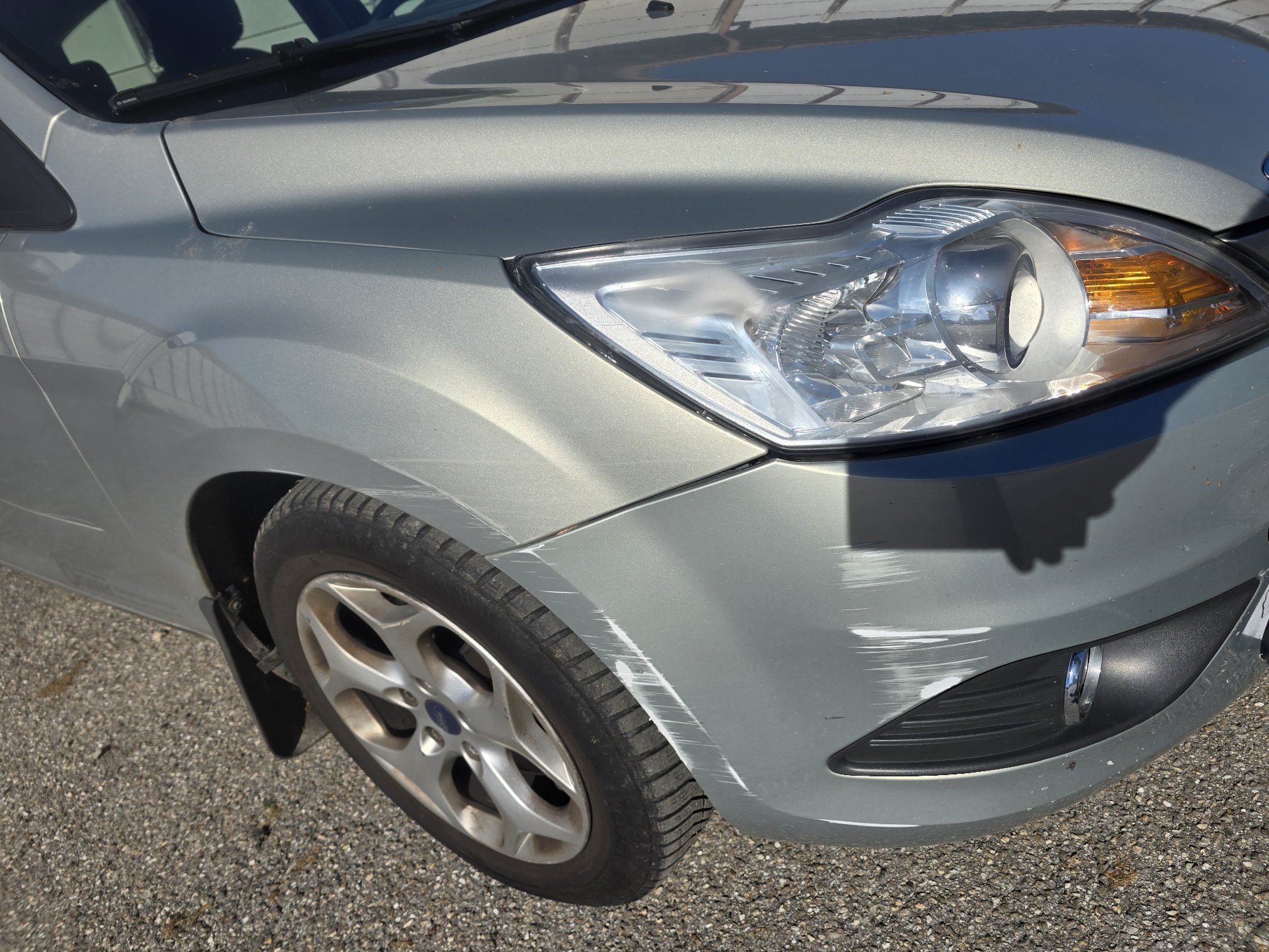 FORD Focus 2.0i 16V — zdjęcie 11