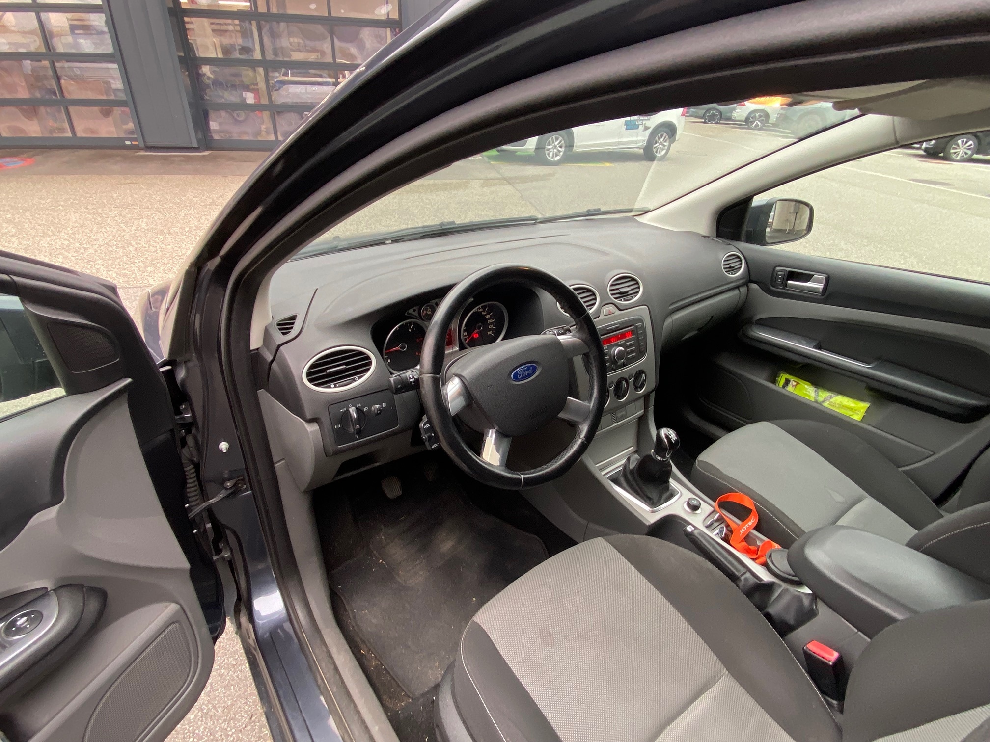 FORD FOCUS 1.6 TDCI — zdjęcie 9
