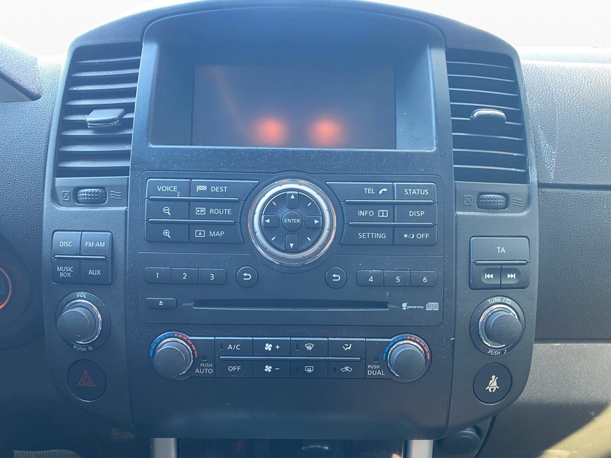 NISSAN Pathfinder — zdjęcie 11