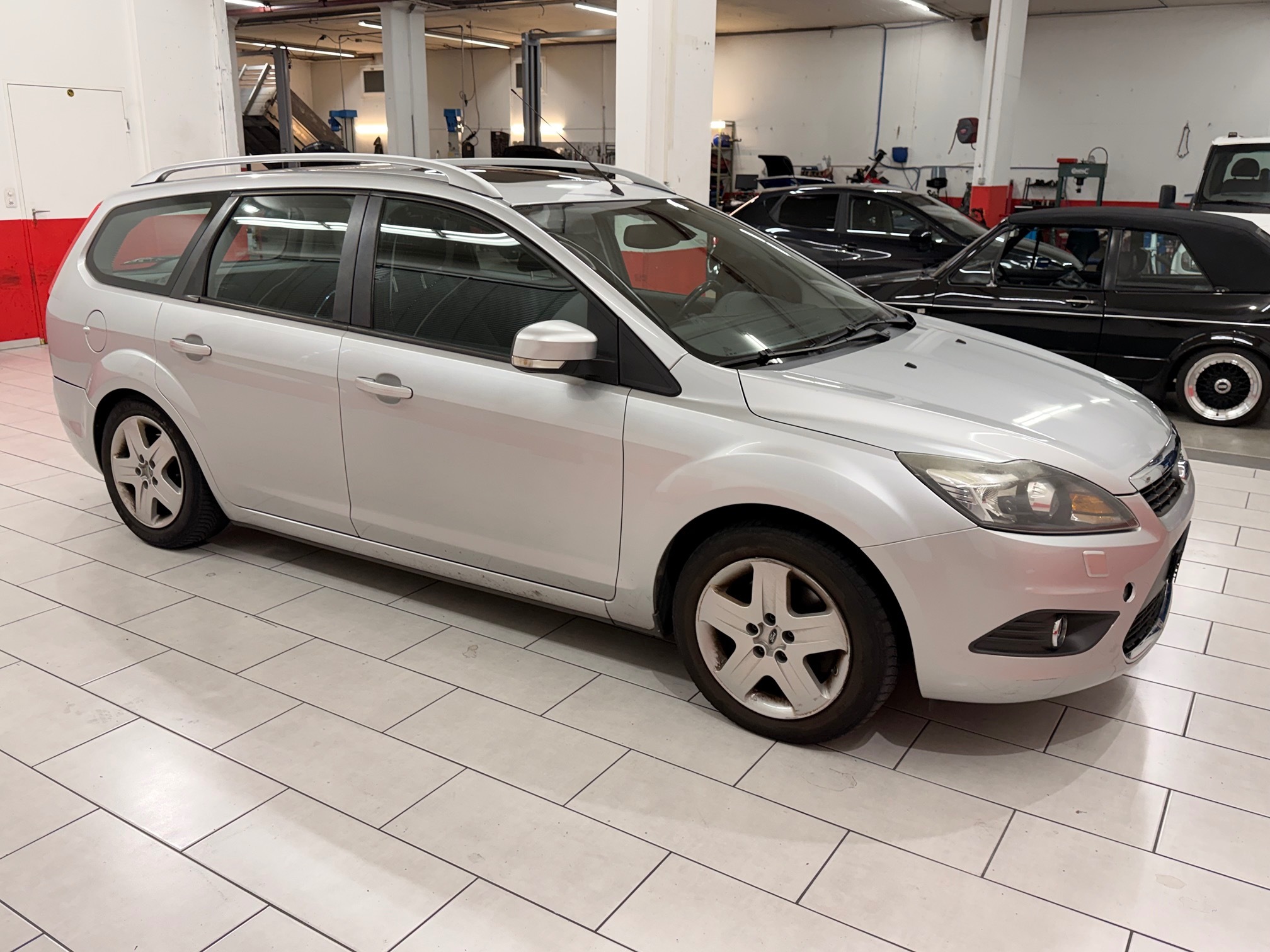 FORD Focus 2.0i 16V Titanium — zdjęcie 7