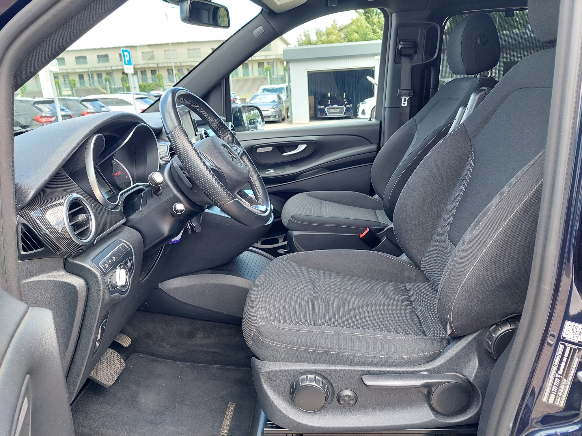 MERCEDES-BENZ V250 4Matic  — zdjęcie 12