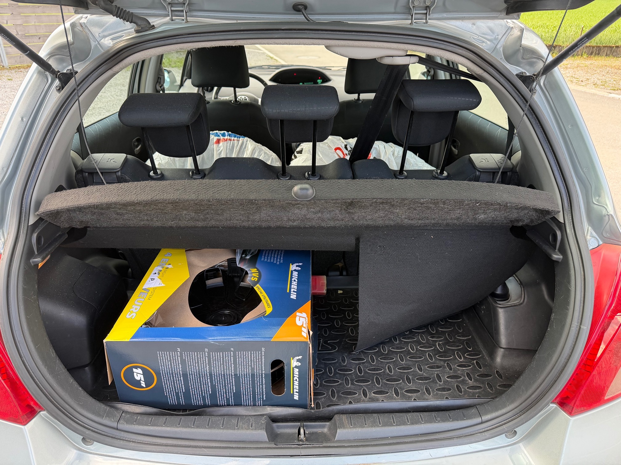 TOYOTA Yaris 1.3 mit MFK — zdjęcie 11
