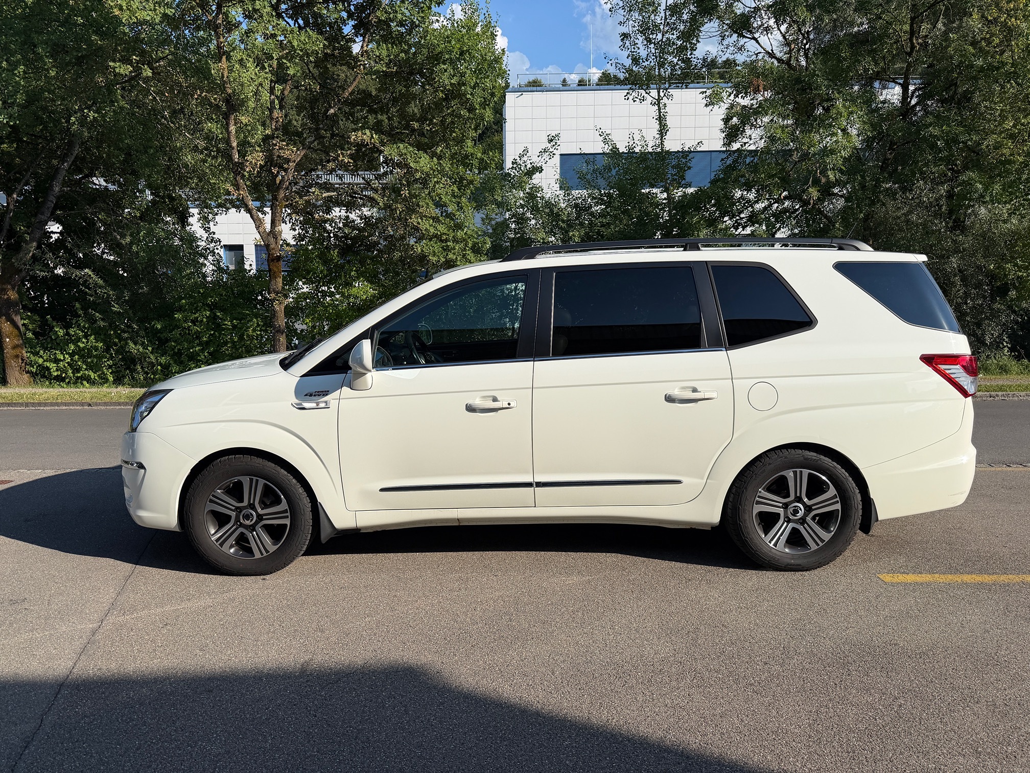 SSANGYONG Rodius SV200 XVT — zdjęcie 2