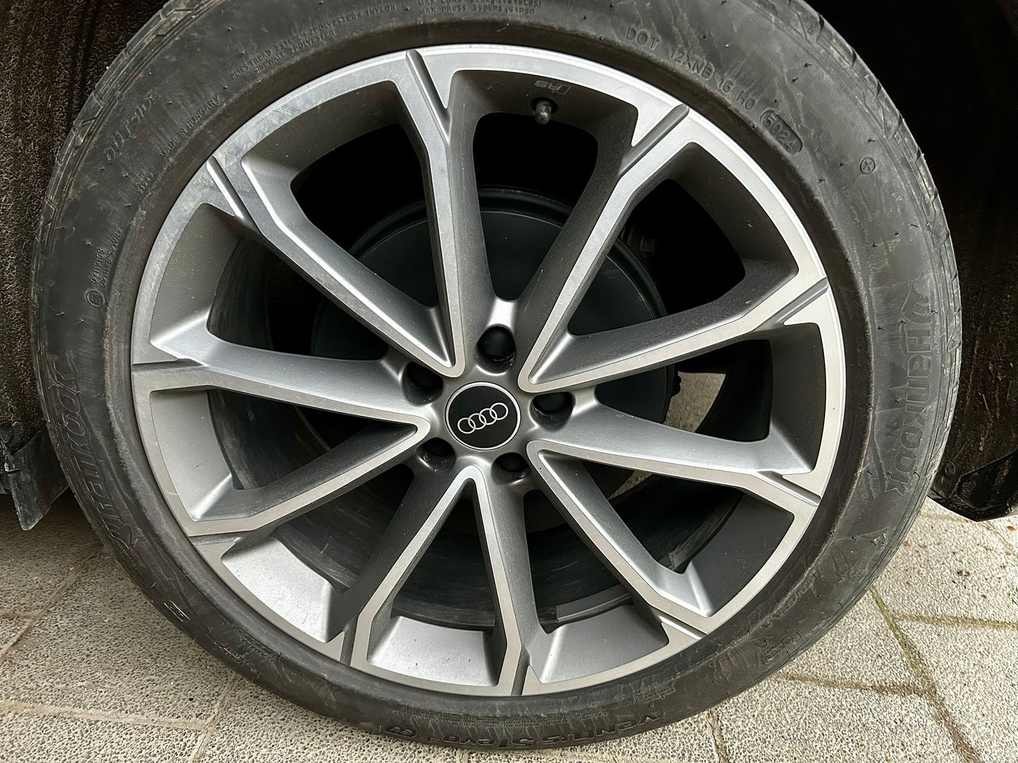 AUDI Q4 Etron 45 quattro — zdjęcie 7