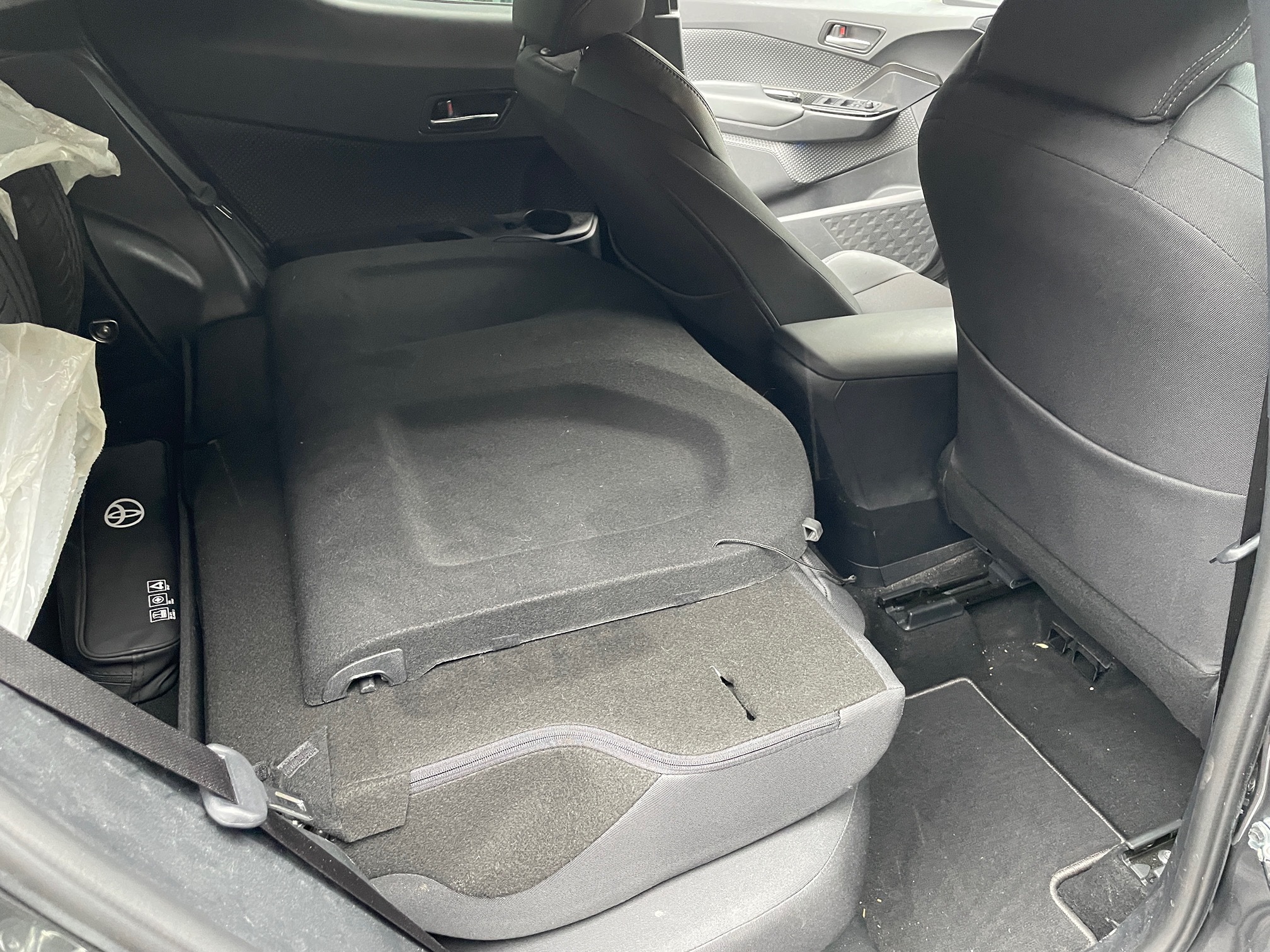 TOYOTA C-HR 1.8 Hybrid — zdjęcie 11