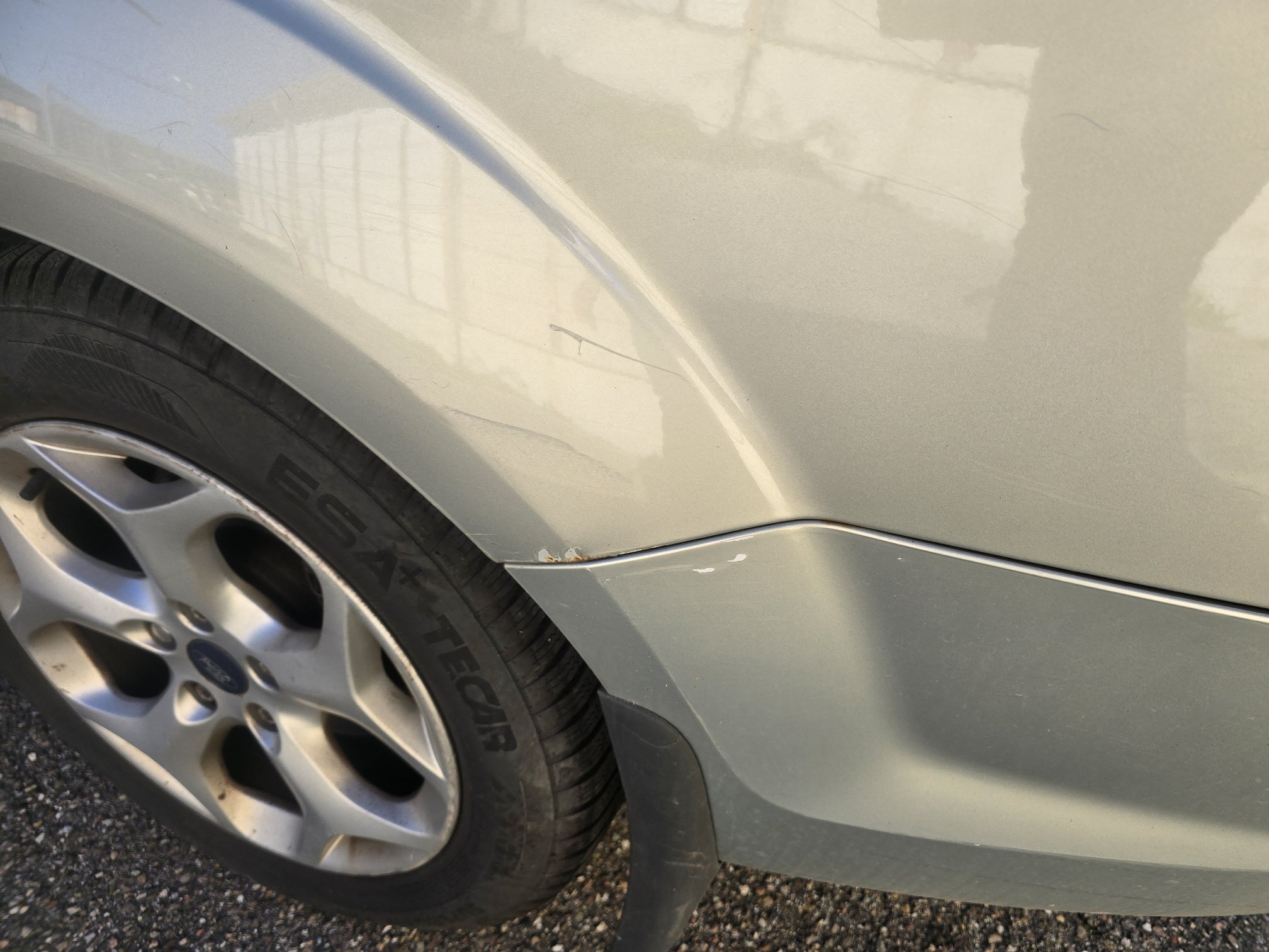 FORD Focus 2.0i 16V — zdjęcie 9