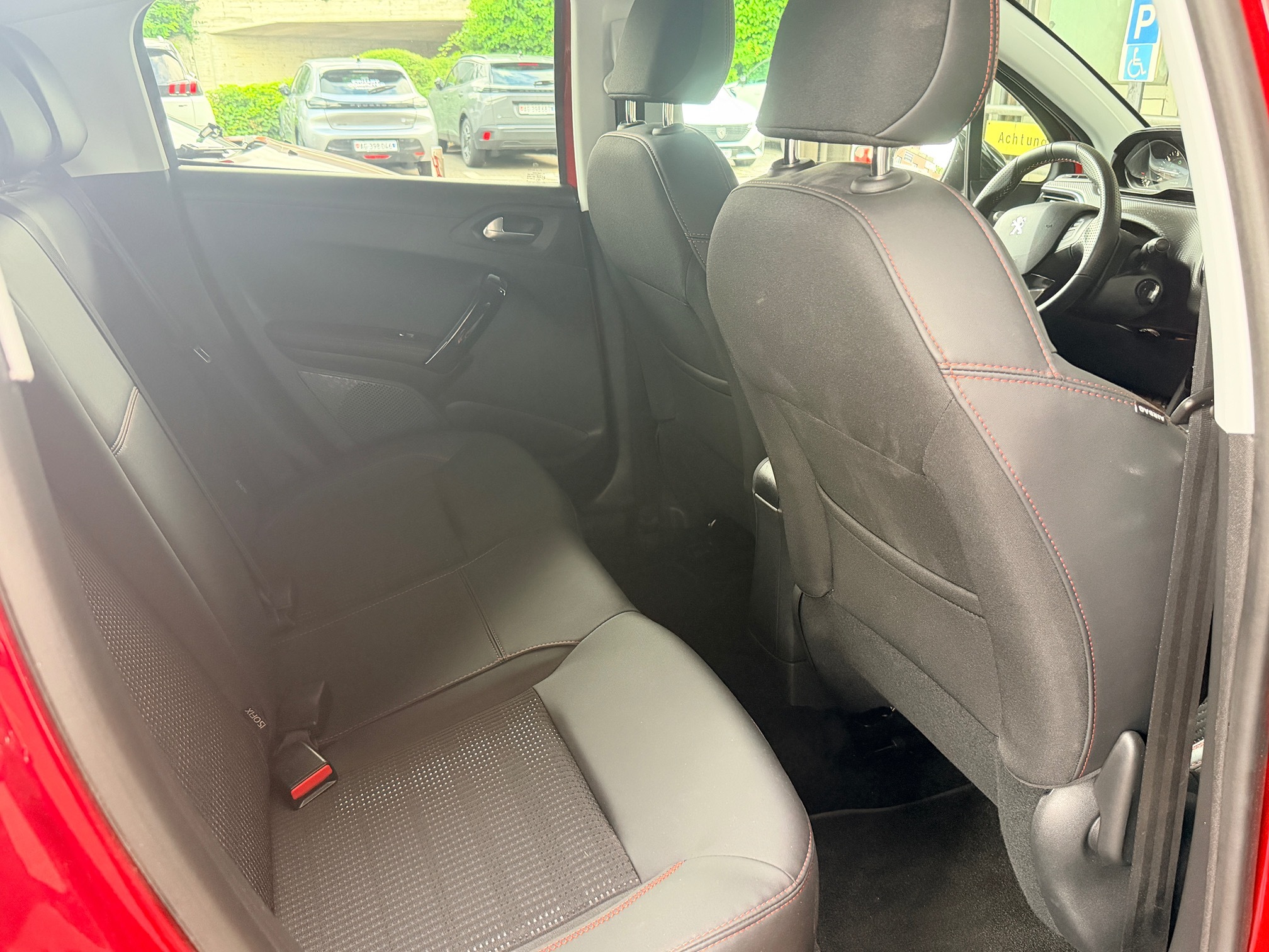 PEUGEOT 208 1.2i STT — zdjęcie 11