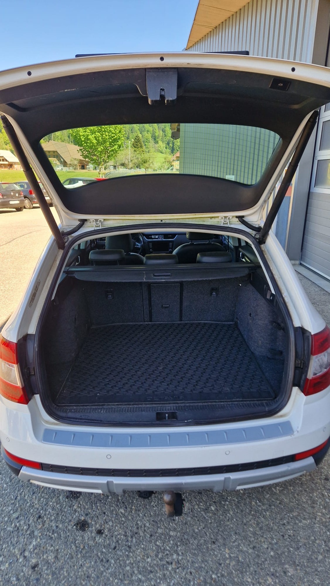 SKODA Octavia Scout 2.0 — zdjęcie 3