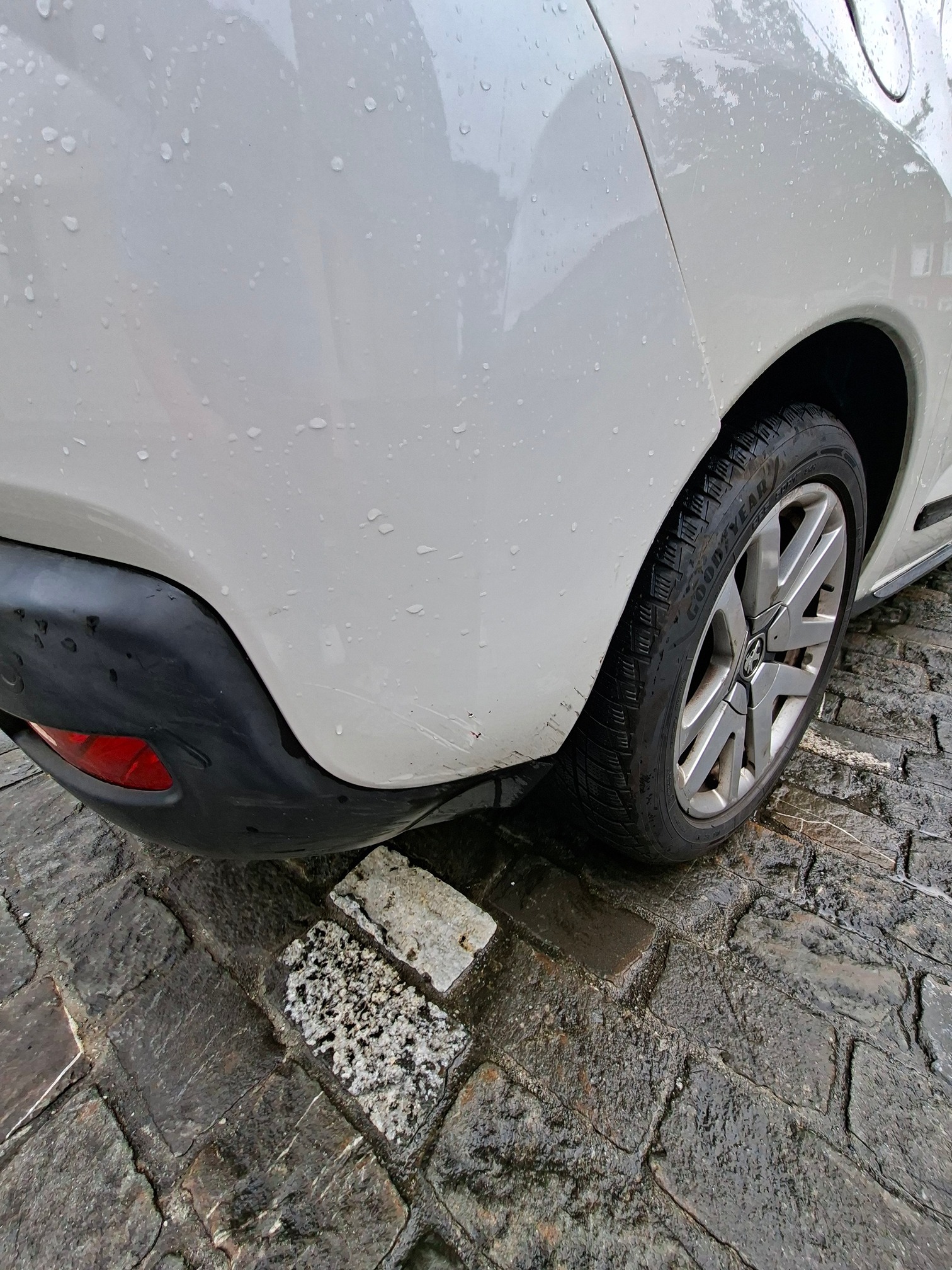 PEUGEOT 3008 HYbrid4 — zdjęcie 12