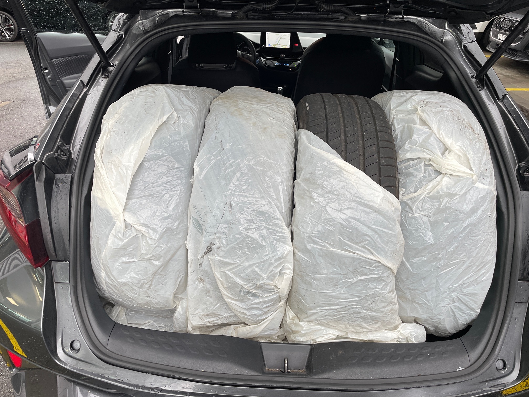 TOYOTA C-HR 1.8 Hybrid — zdjęcie 12