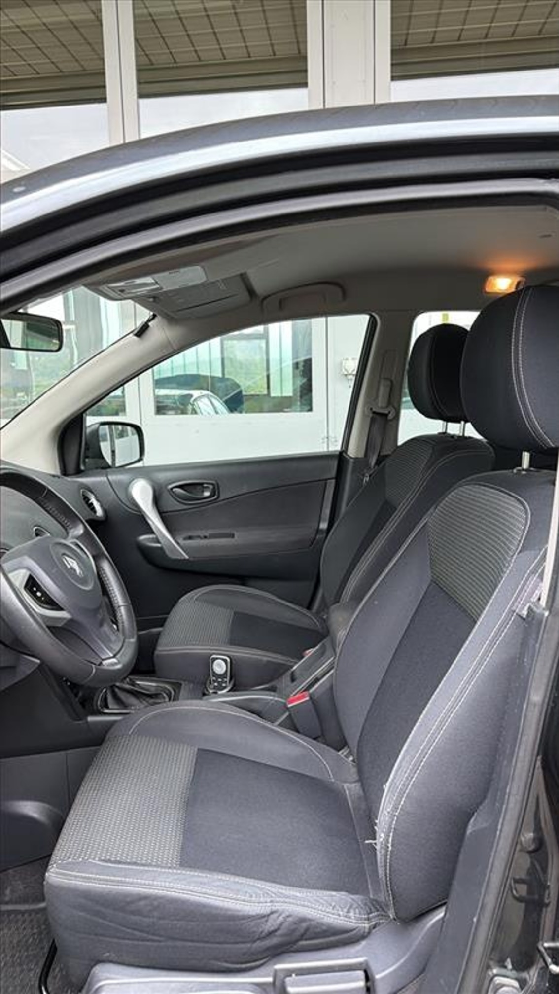 RENAULT Koleos 2.5 4x4 — zdjęcie 9