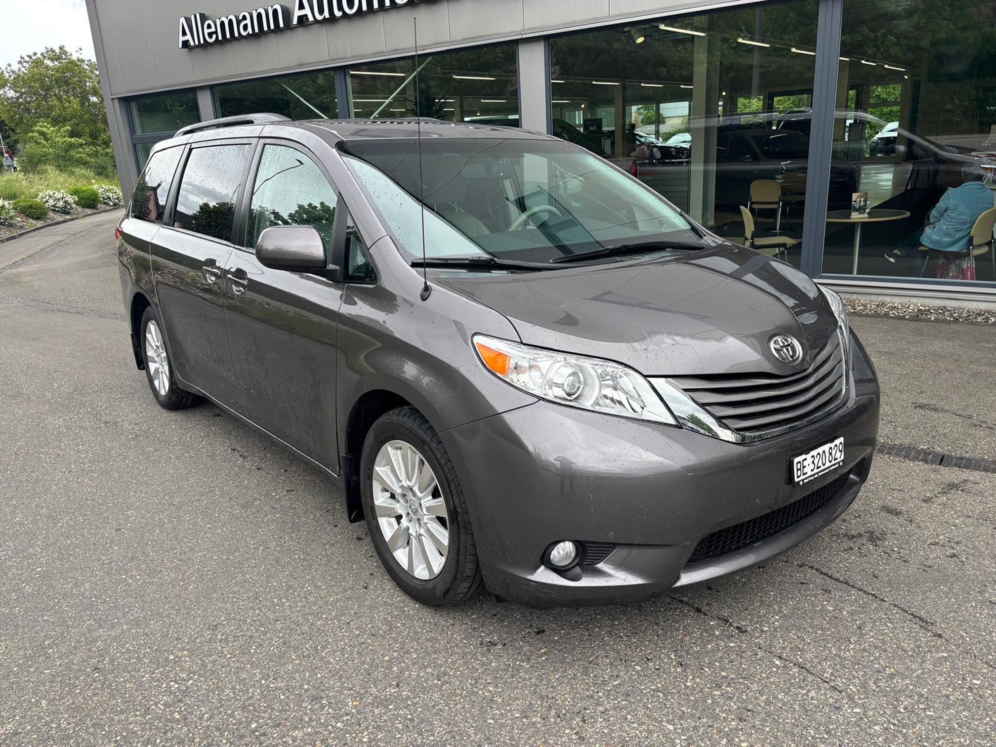 TOYOTA Sienna AWD — zdjęcie 10