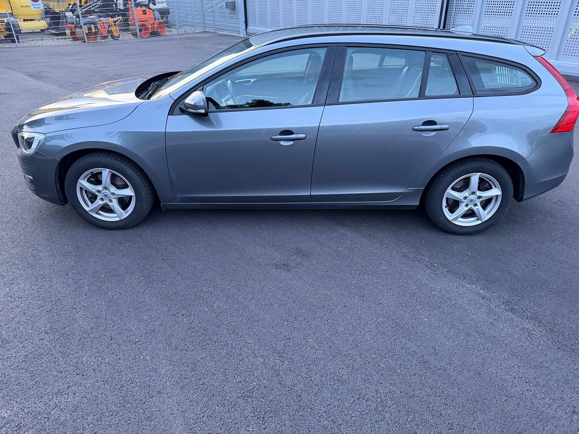 VOLVO V60 — zdjęcie 4