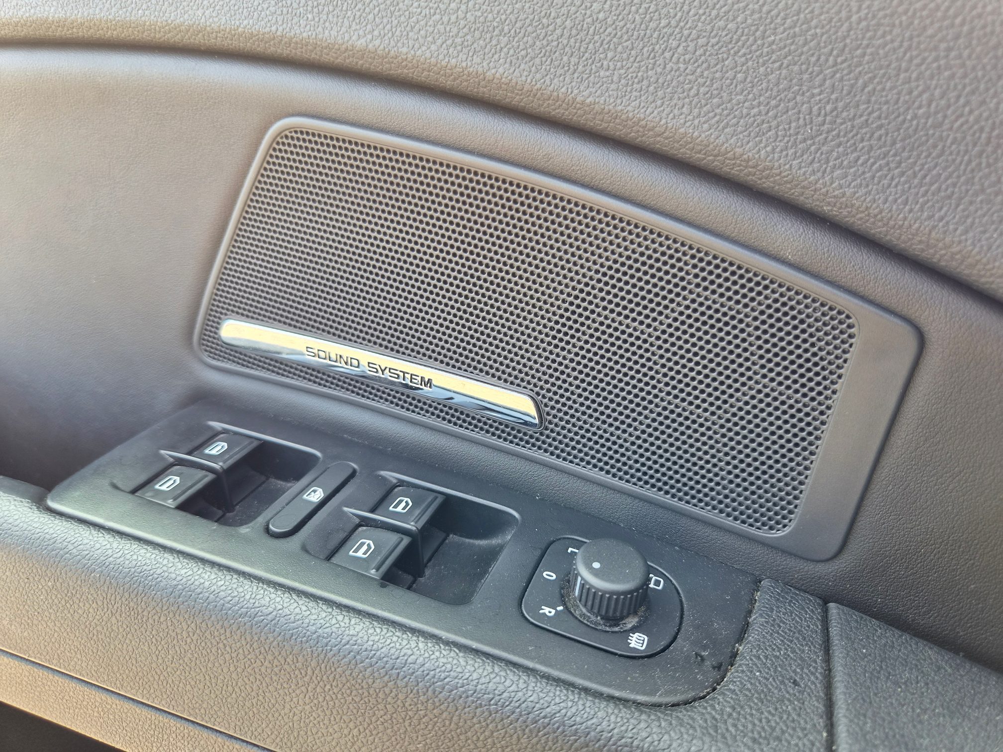 SKODA Superb 2.0 TDI — zdjęcie 11