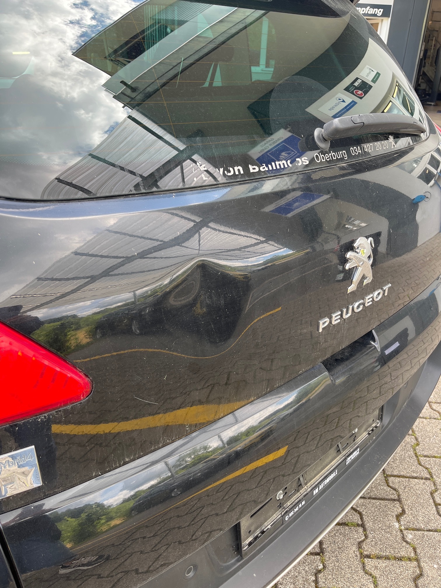 PEUGEOT 3008 HYbrid4 — zdjęcie 13