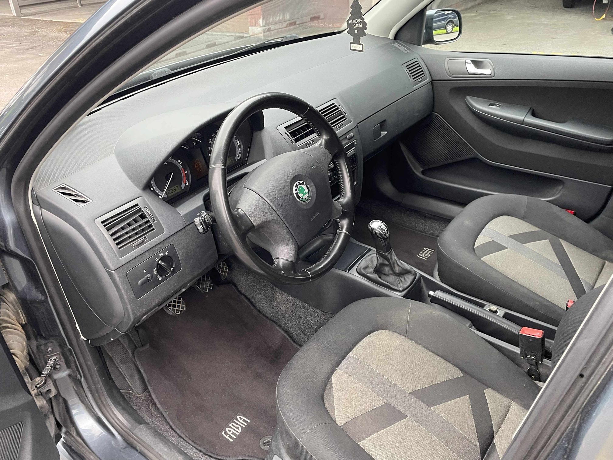 SKODA Fabia Hatchback — zdjęcie 10
