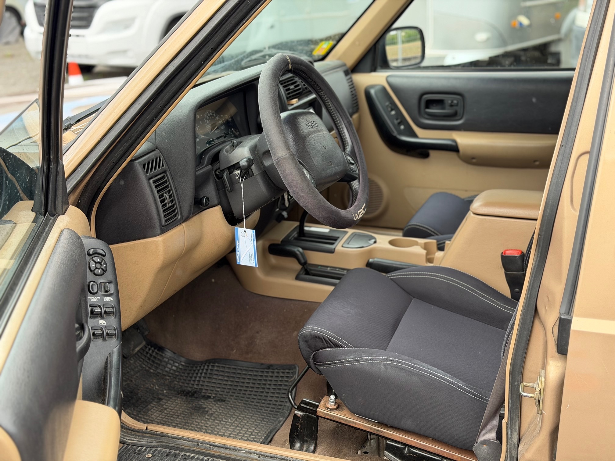 JEEP Cherokee 4.0 — zdjęcie 10