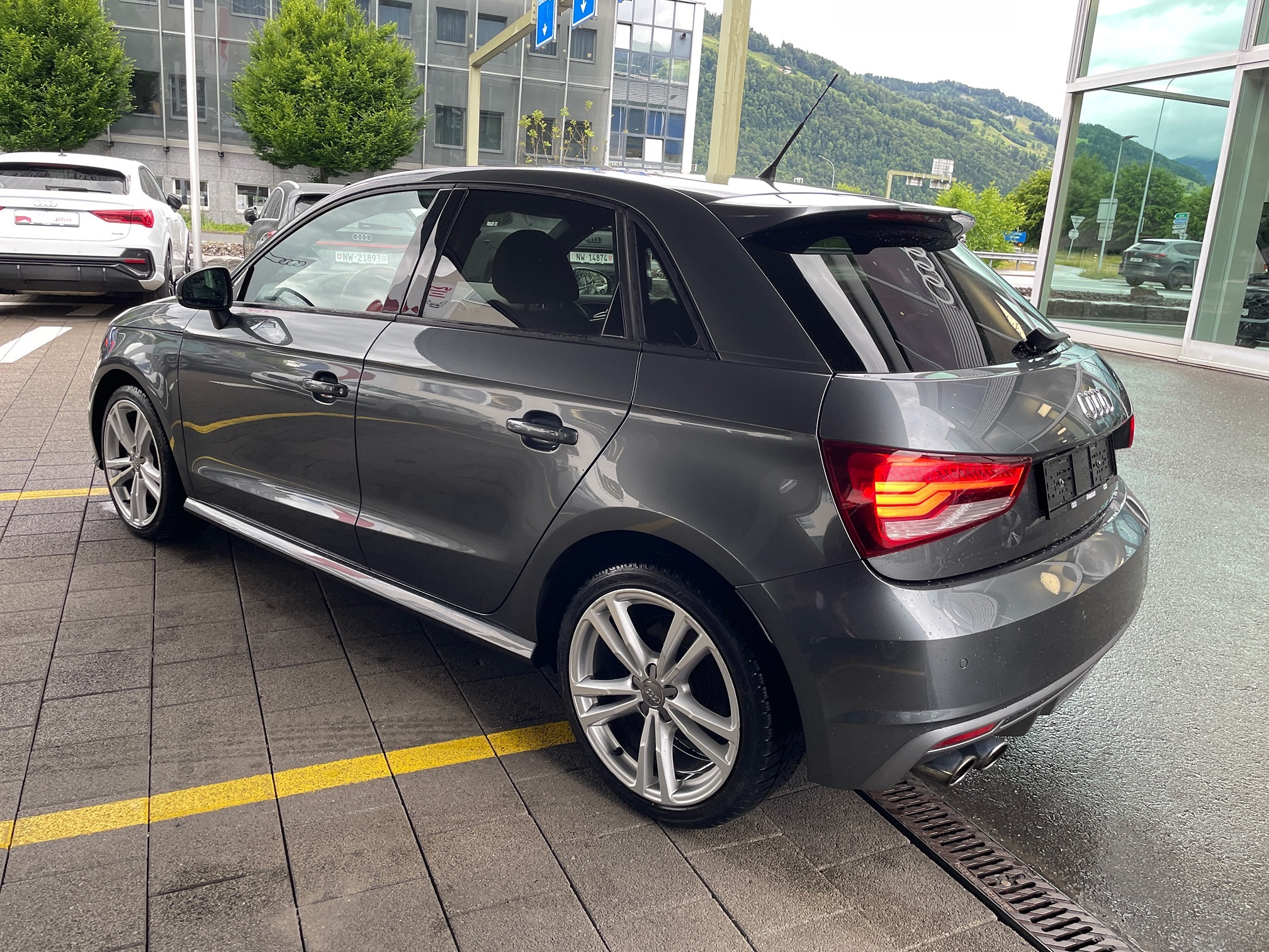 AUDI S1 Sportback quattro 2.0TFSI frisch ab MFK und grossem Service! — zdjęcie 3