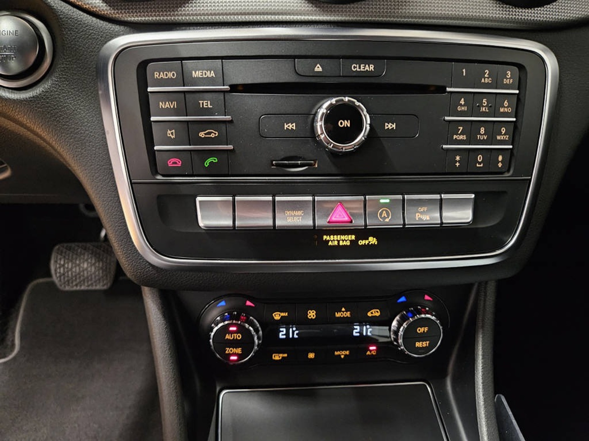 MERCEDES-BENZ CLA 180 — zdjęcie 11