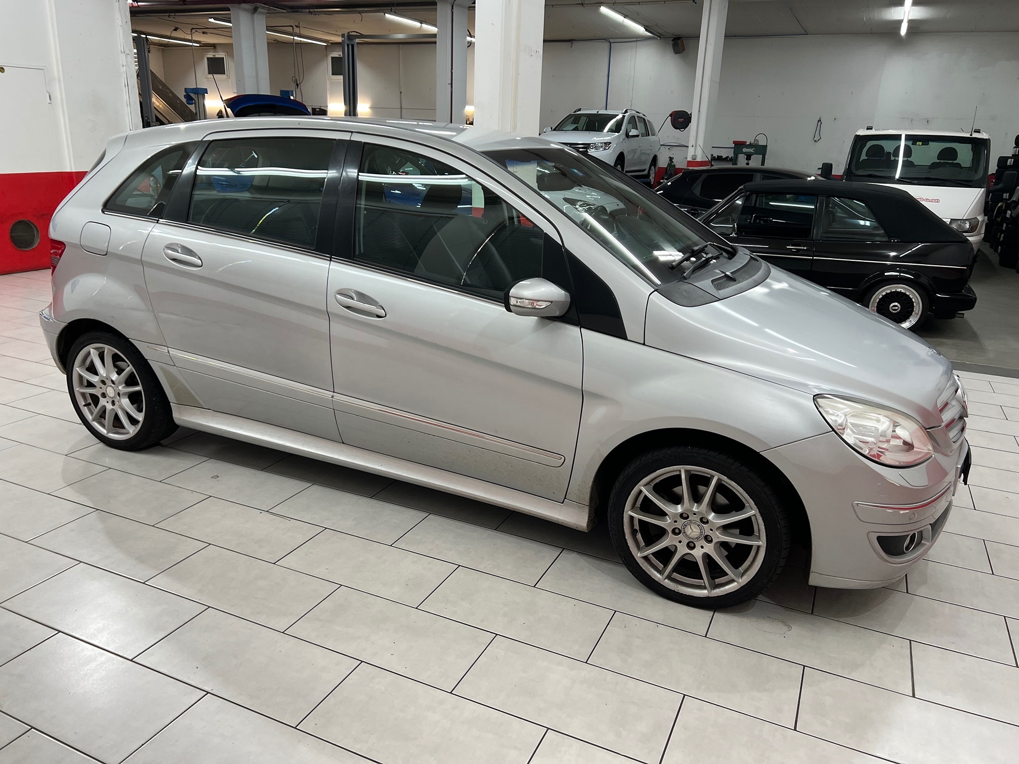 MERCEDES-BENZ B 200 CDI — zdjęcie 7