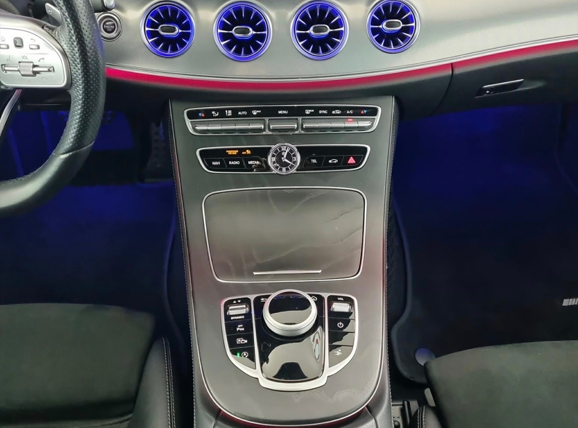 MERCEDES-BENZ E200 — zdjęcie 14