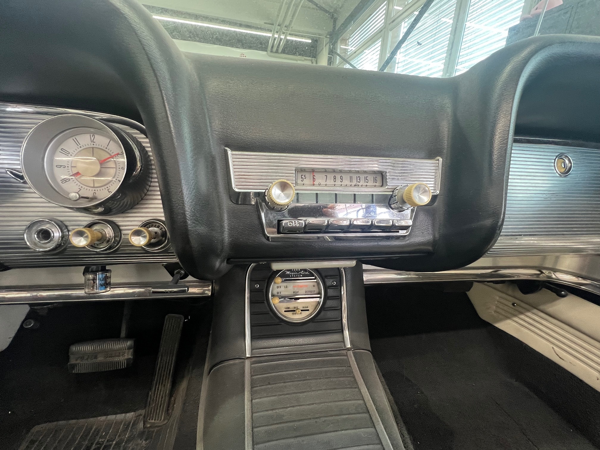 FORD Thunderbird — zdjęcie 11