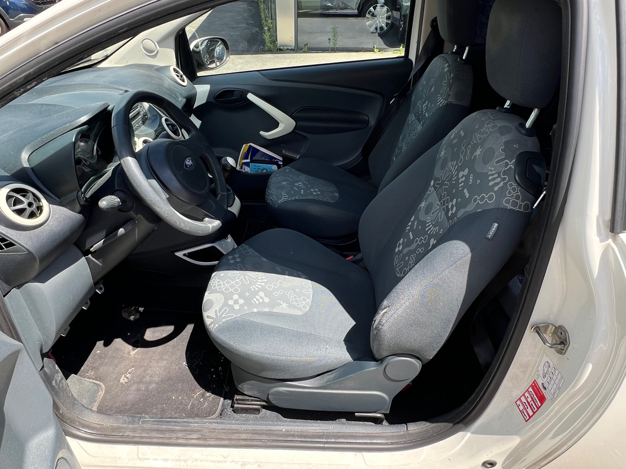 FORD Ka 1.25i — zdjęcie 9