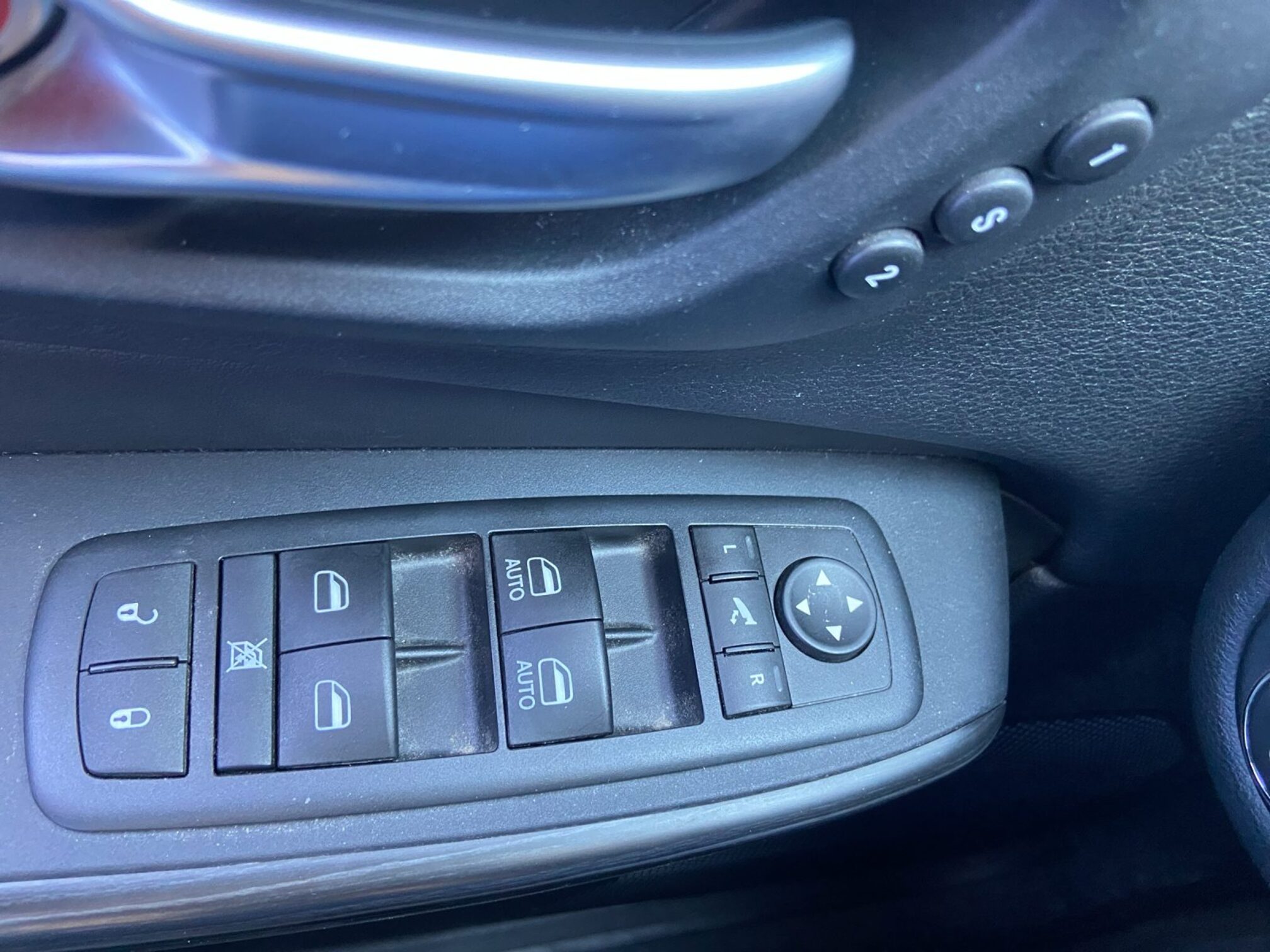 JEEP Cherokee 2.2 TD Limited — zdjęcie 15