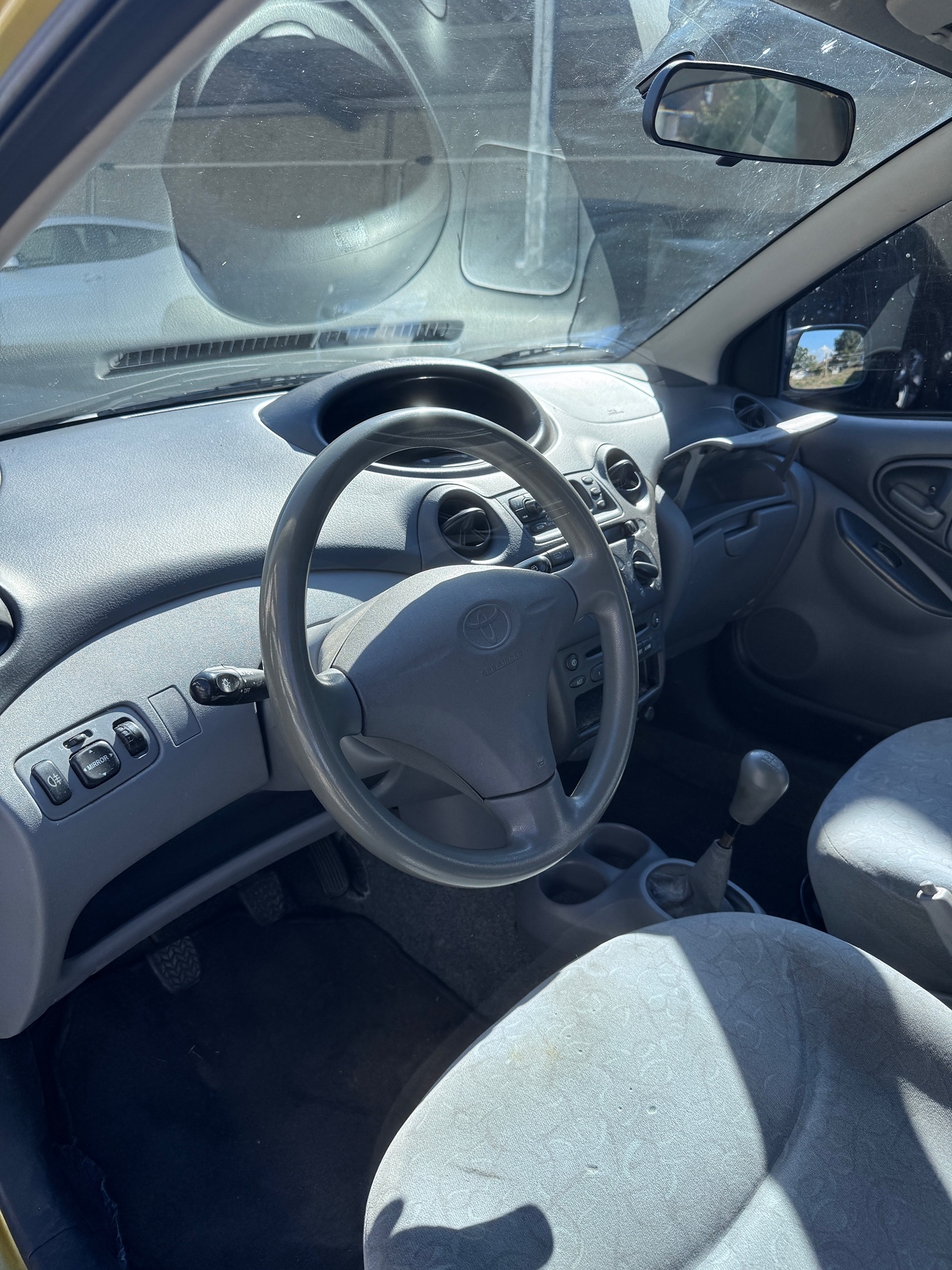 TOYOTA Yaris 1.0 — zdjęcie 8