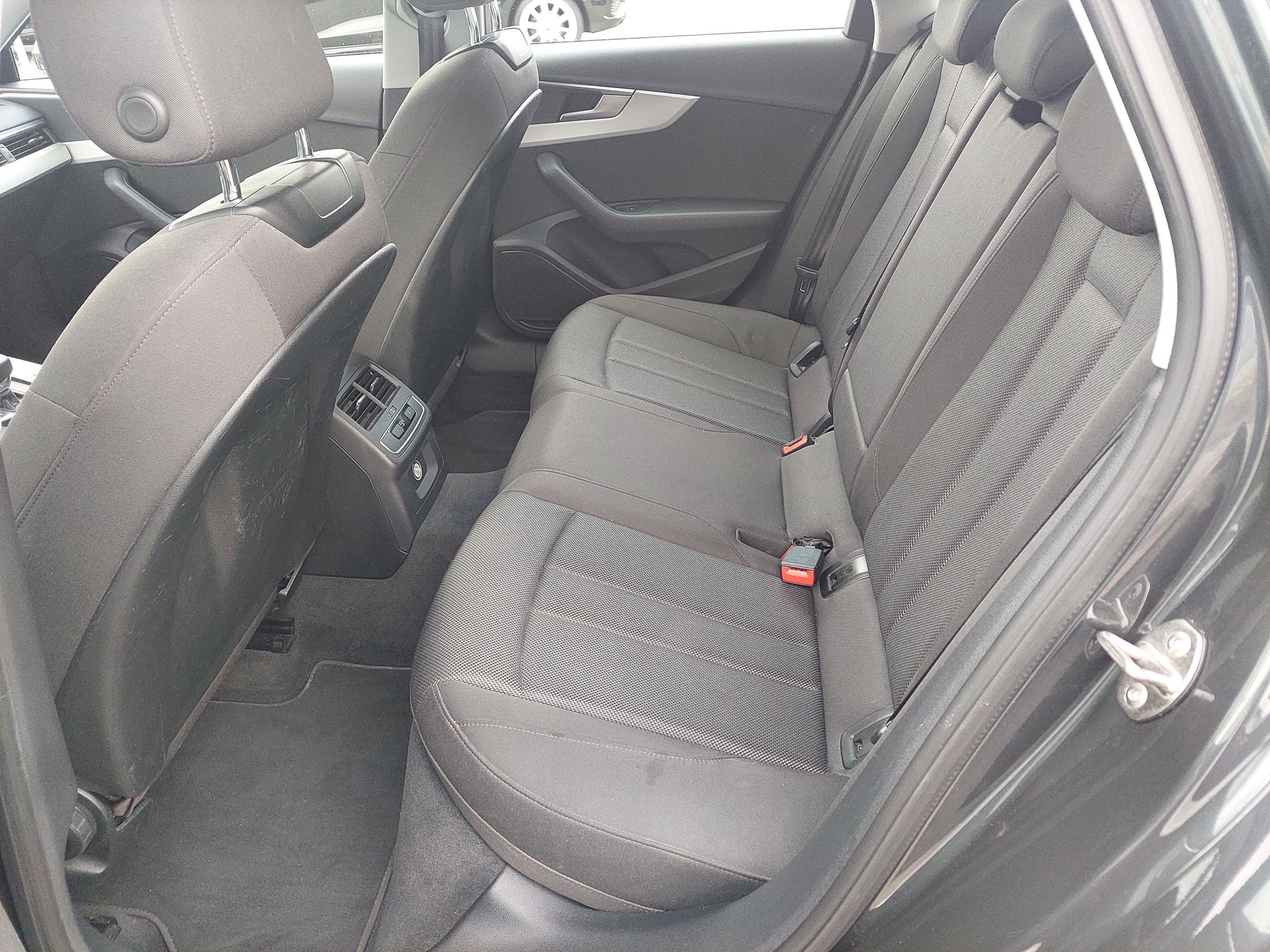 AUDI A4 AV 40 TDI quattro  — zdjęcie 7