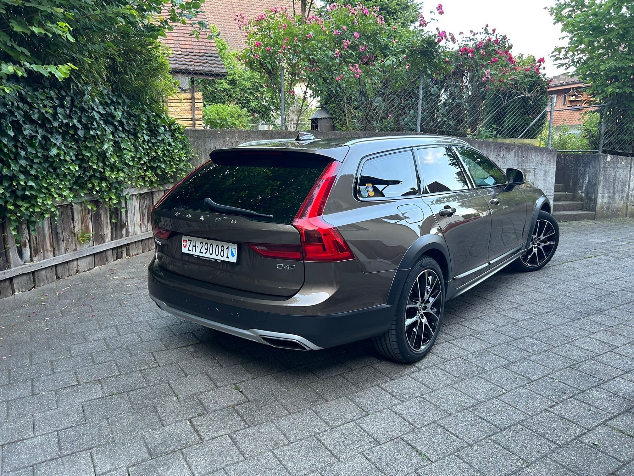 VOLVO V90 CC D4 AWD — zdjęcie 2