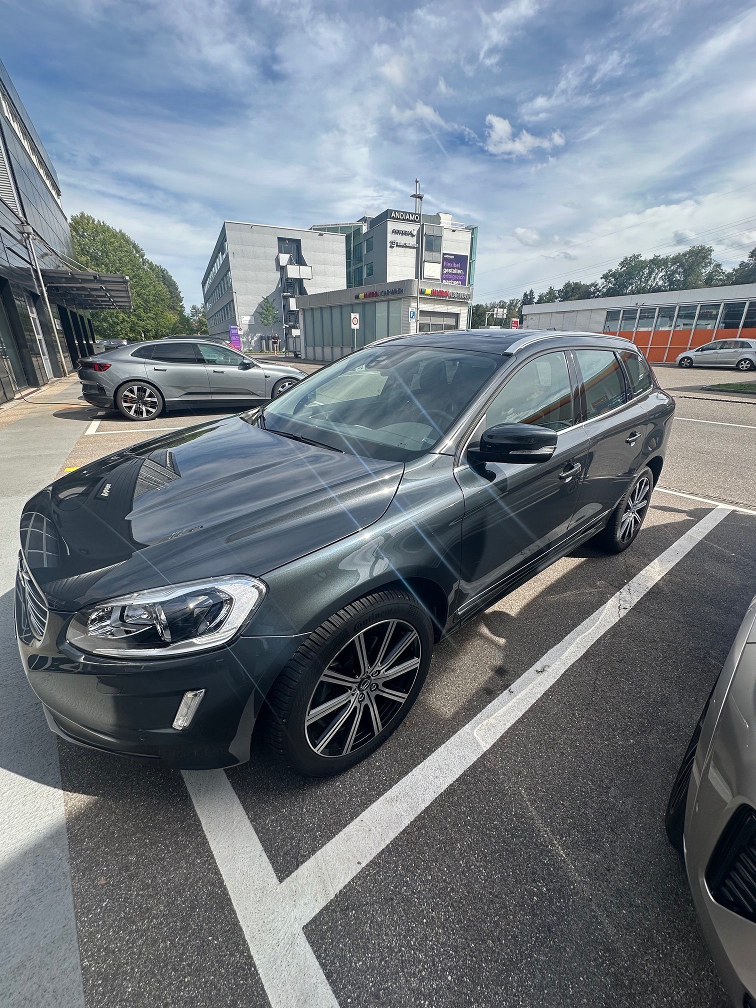 VOLVO XC60 D4 — zdjęcie 4
