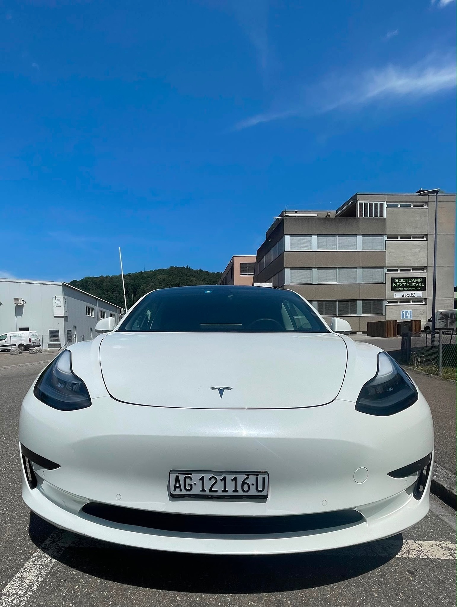 TESLA Model 3 — zdjęcie 2