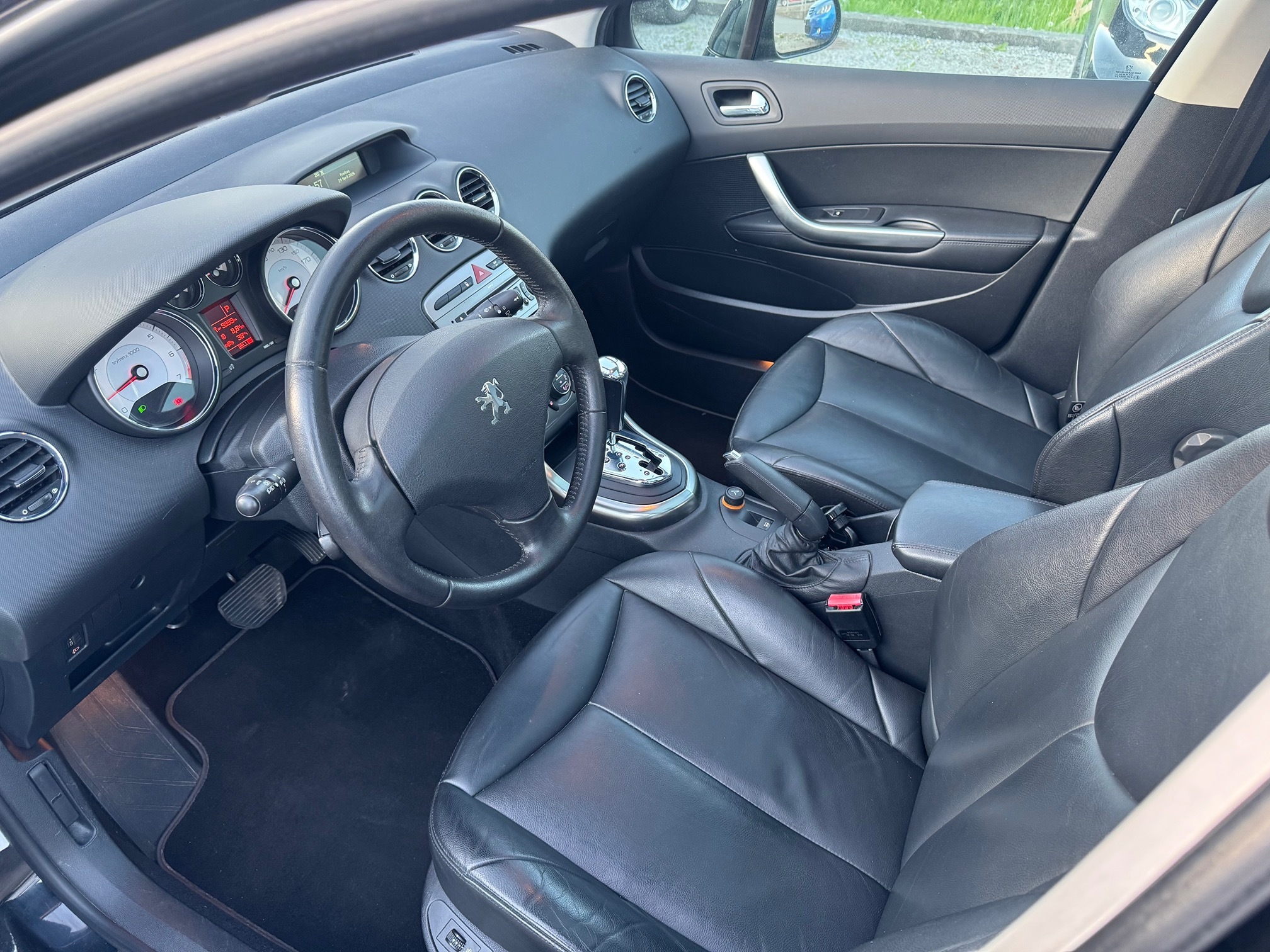 PEUGEOT 308 1.6i Turbo — zdjęcie 6