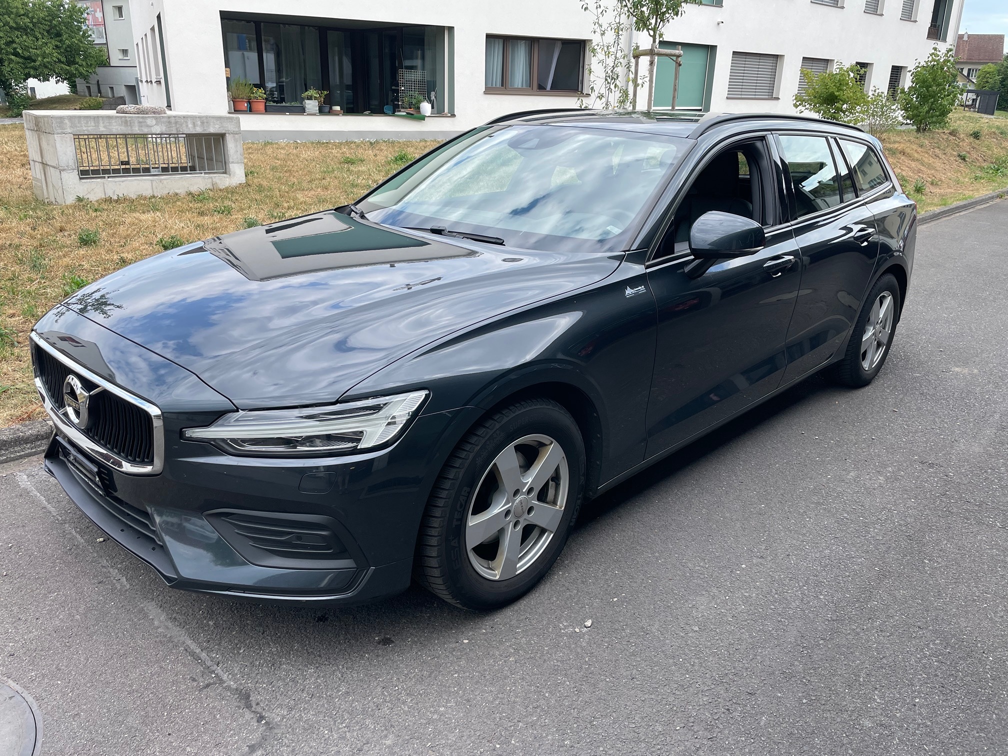 VOLVO V60 D4