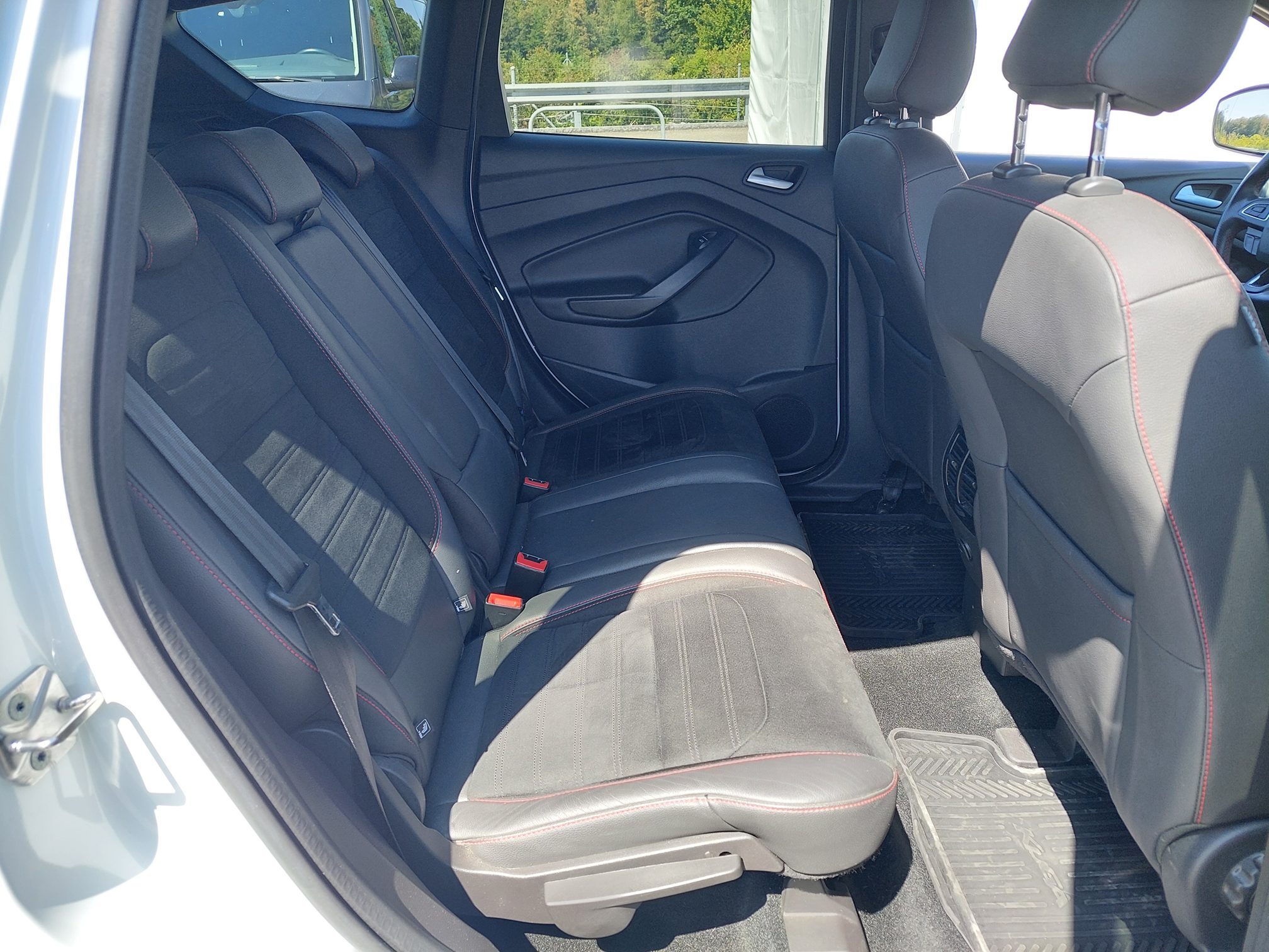 FORD Kuga 2.0 TDCi 4x4 — zdjęcie 7