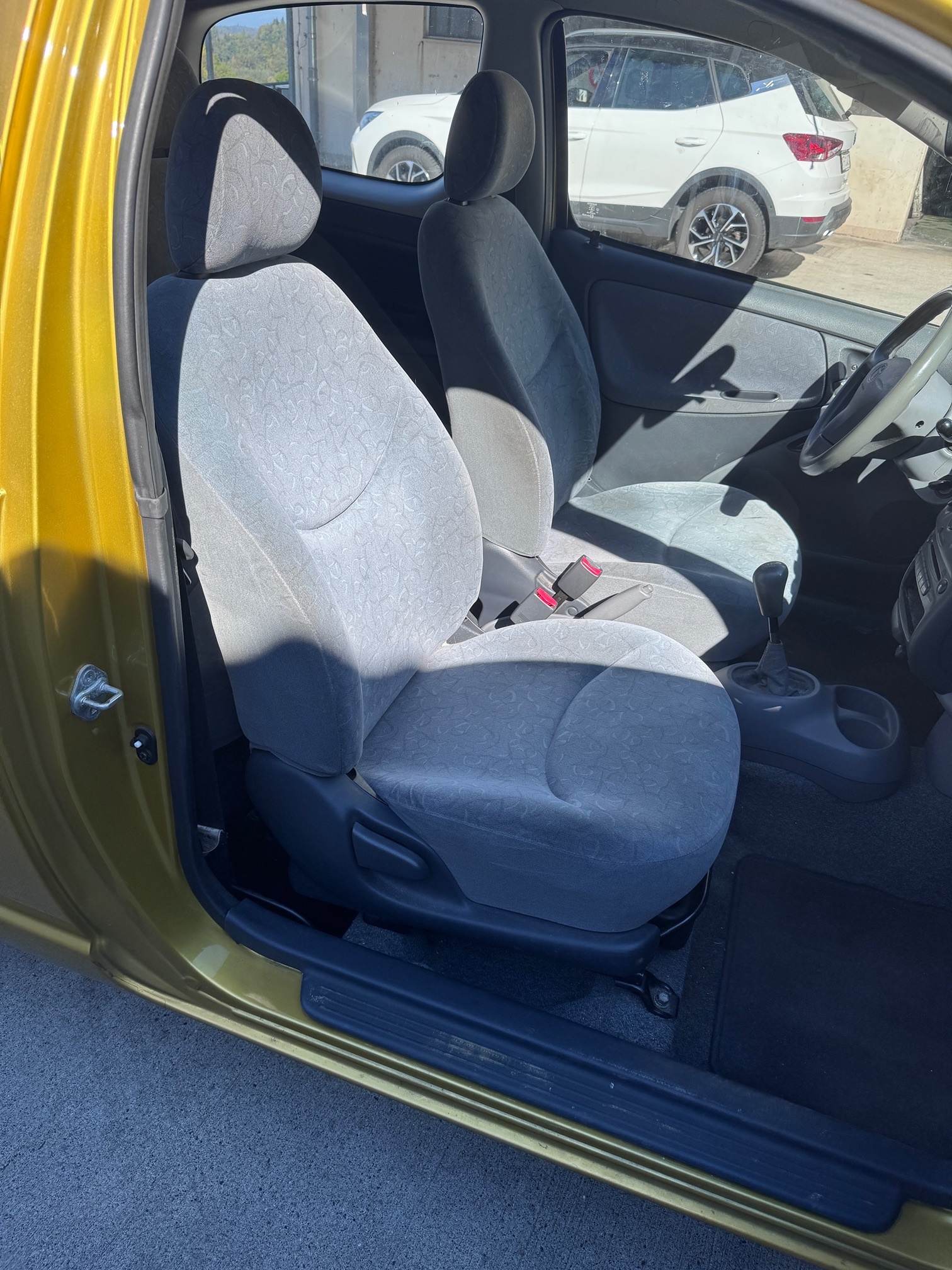 TOYOTA Yaris 1.0 — zdjęcie 14