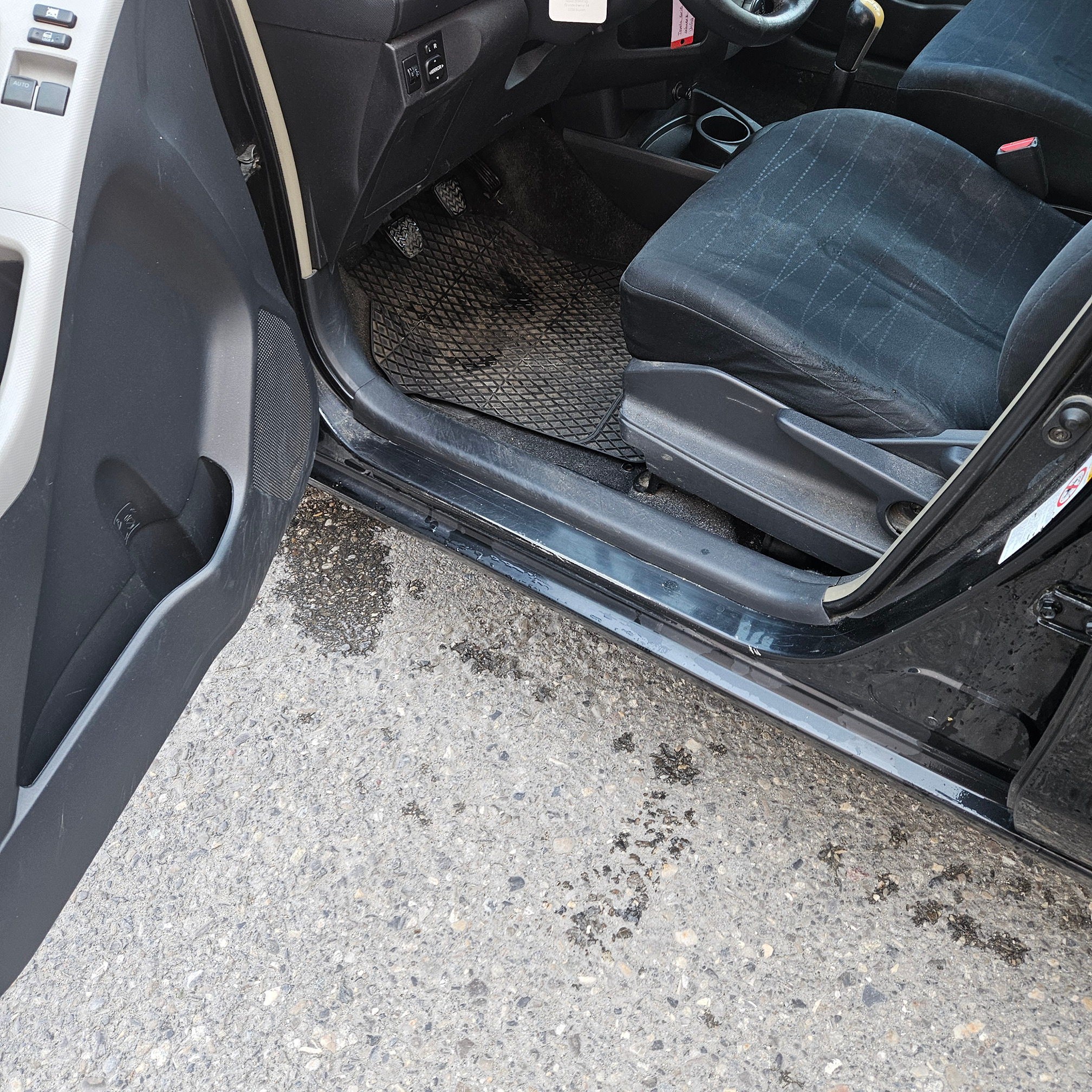 TOYOTA Yaris 1.3 — zdjęcie 12