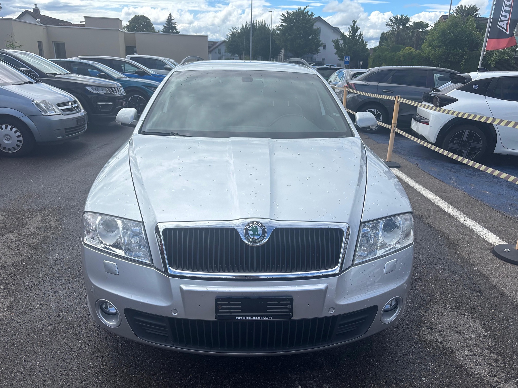 SKODA Octavia Combi — zdjęcie 2