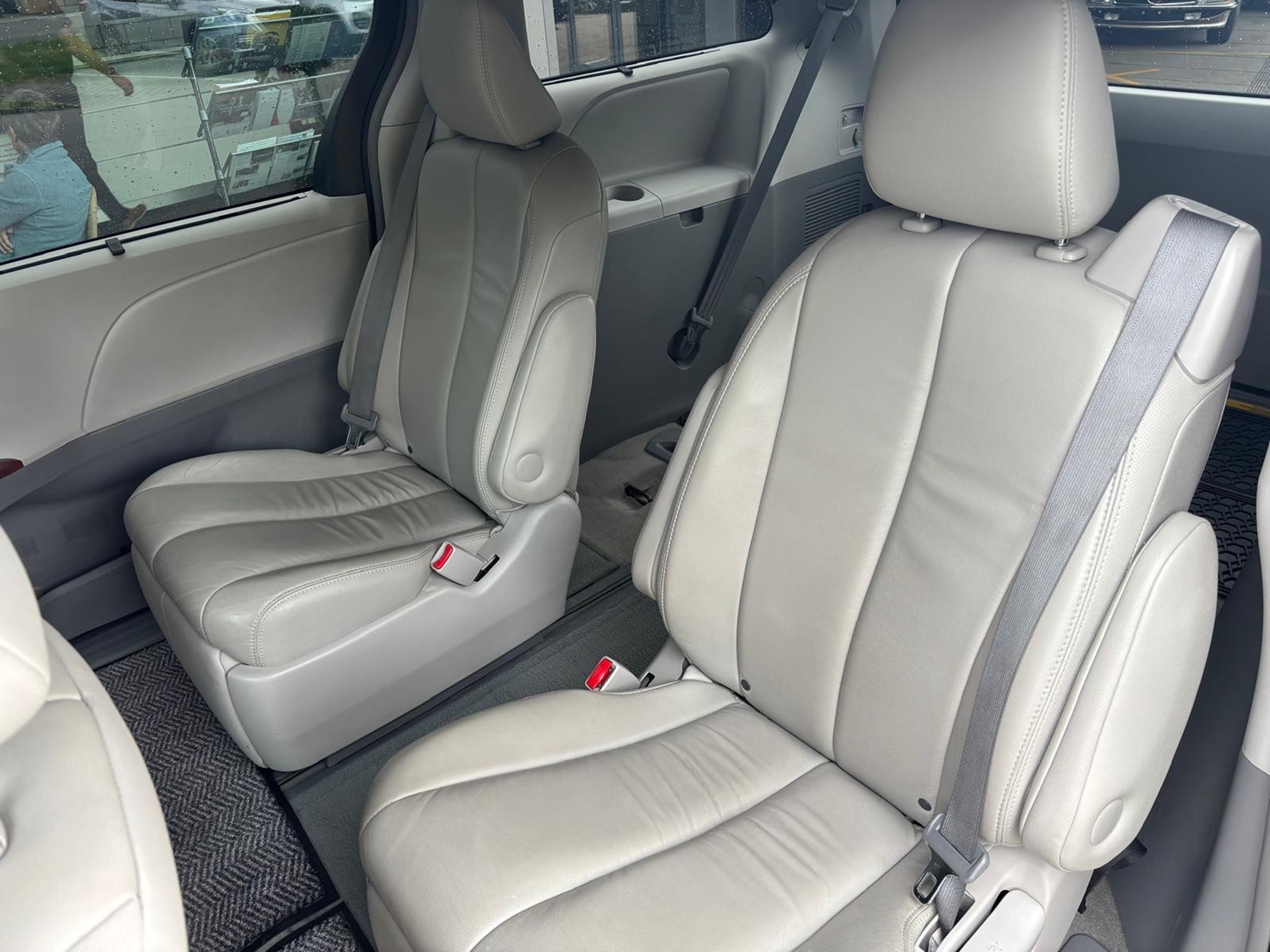 TOYOTA Sienna AWD — zdjęcie 6
