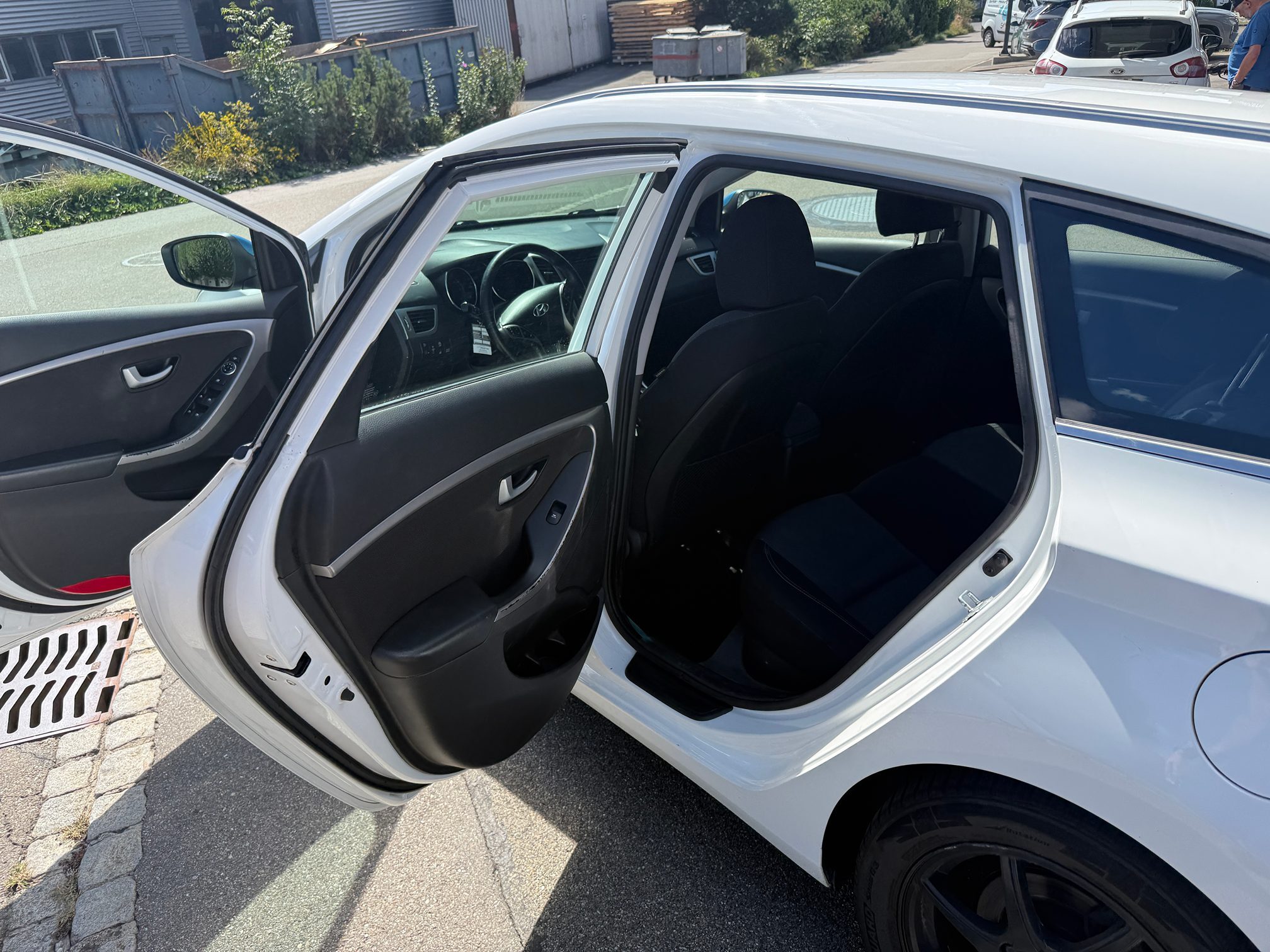 HYUNDAI i30 1.6 CRDI ISG — zdjęcie 10