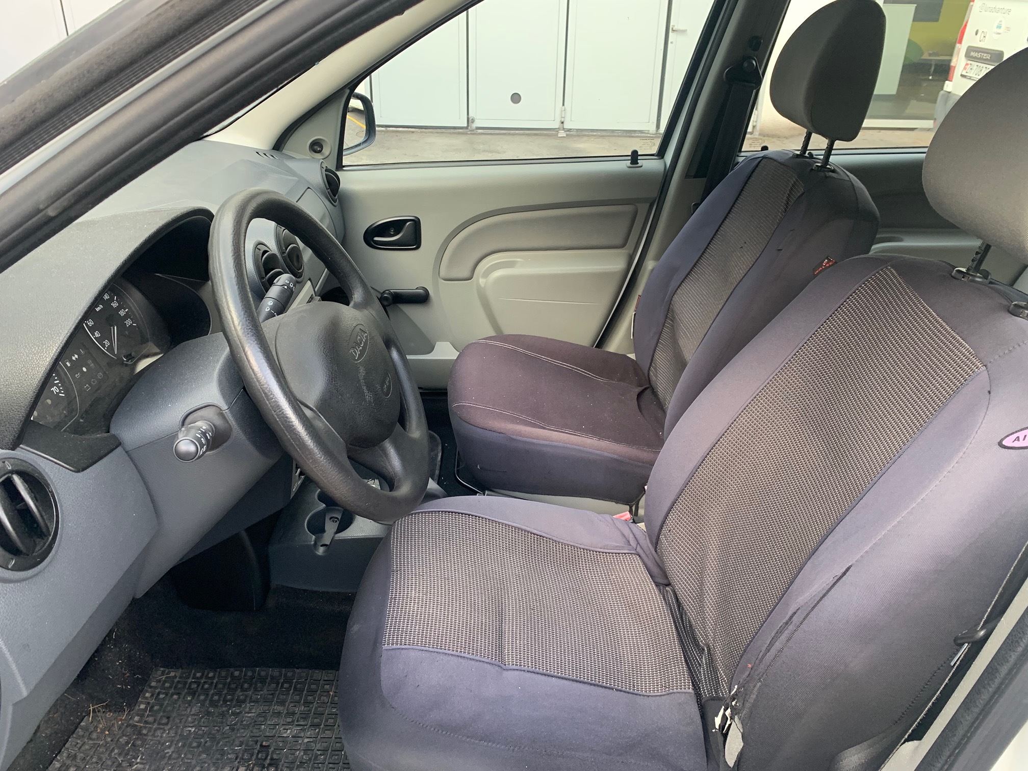 DACIA Logan 1.6 — zdjęcie 11