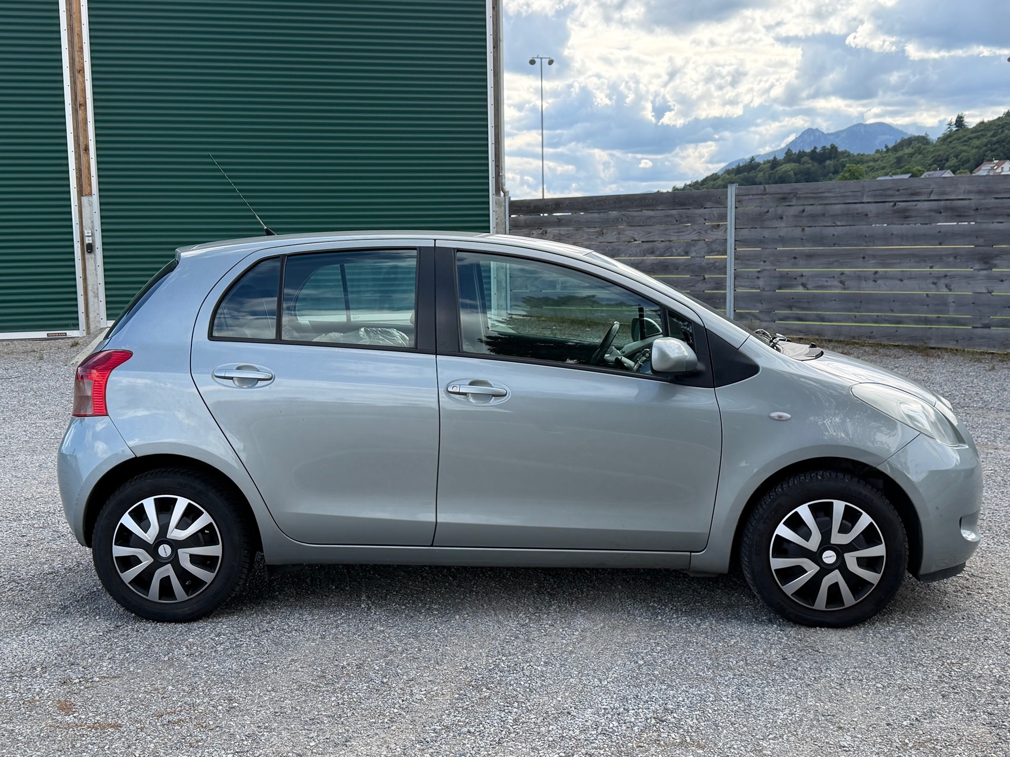 TOYOTA Yaris 1.3 mit MFK — zdjęcie 4