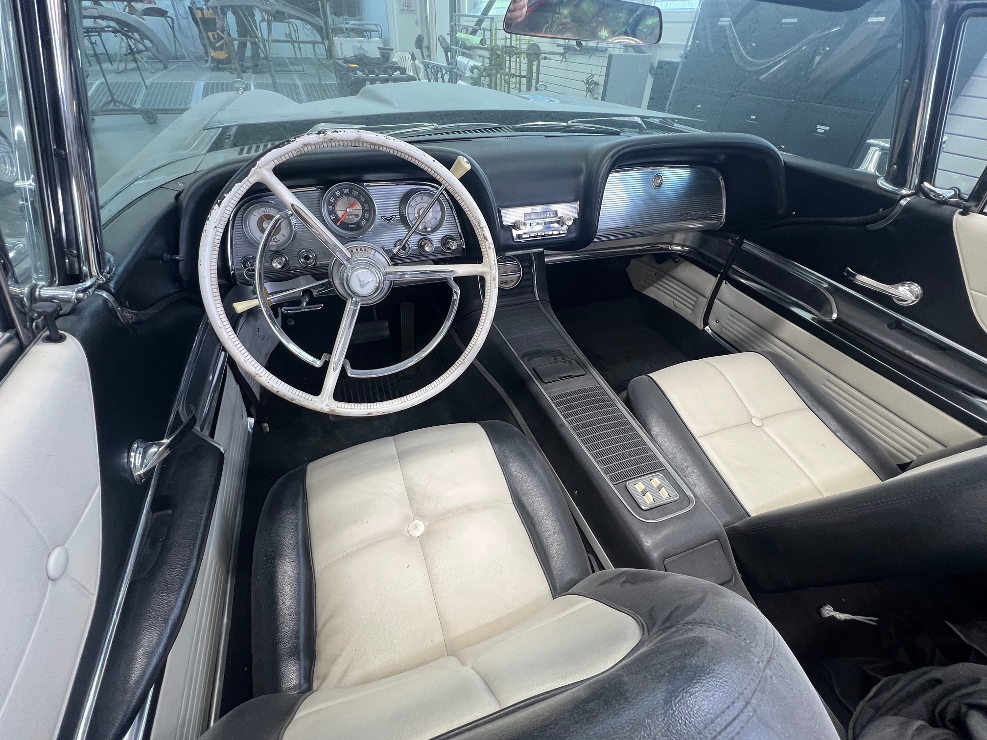 FORD Thunderbird — zdjęcie 9