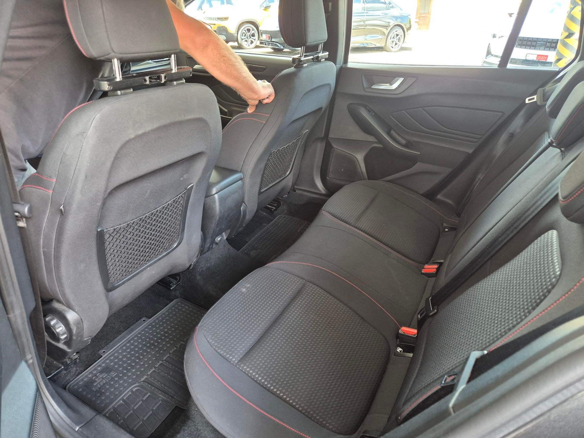 FORD Focus 1.0 SCTi ST-Line — zdjęcie 13