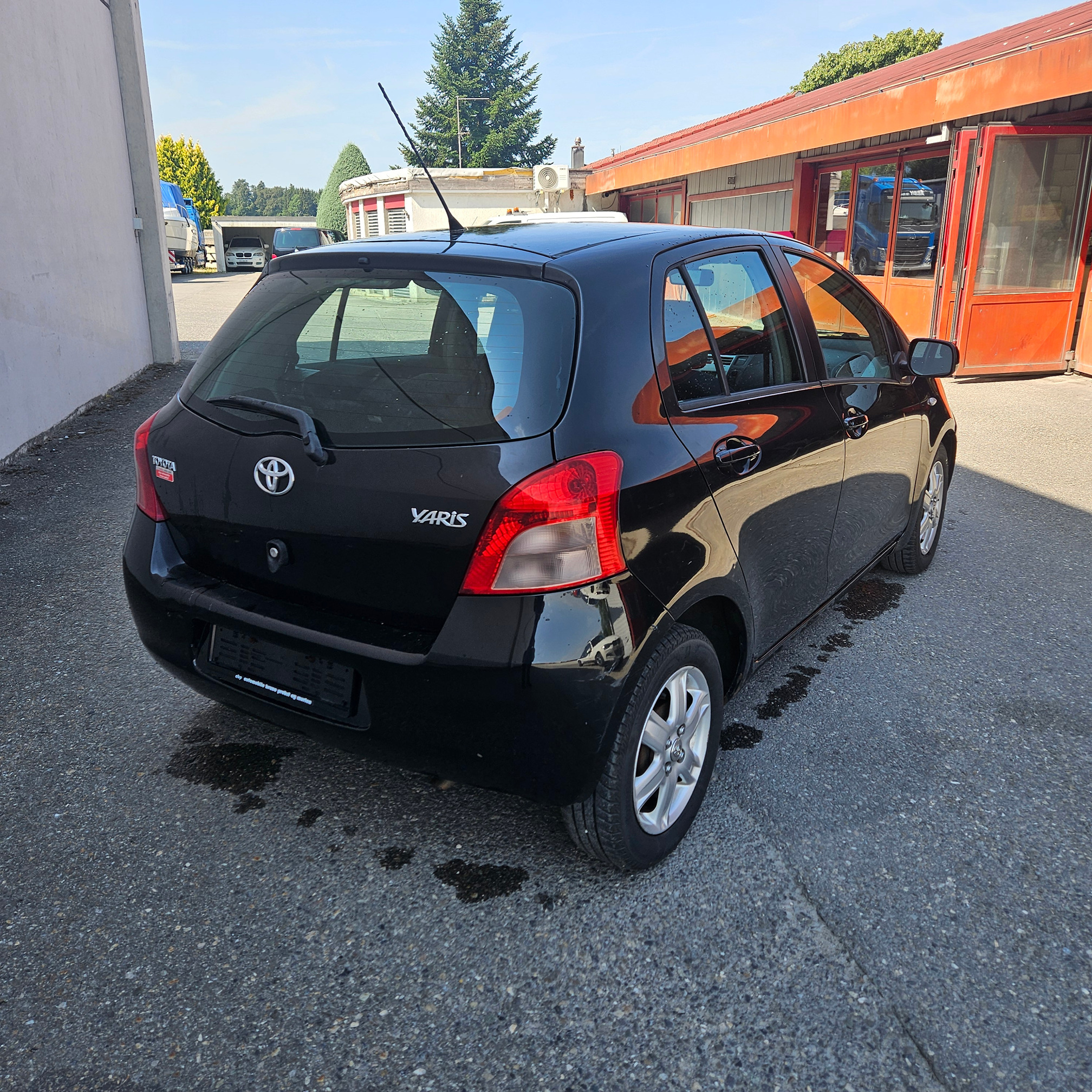 TOYOTA Yaris 1.3 — zdjęcie 7