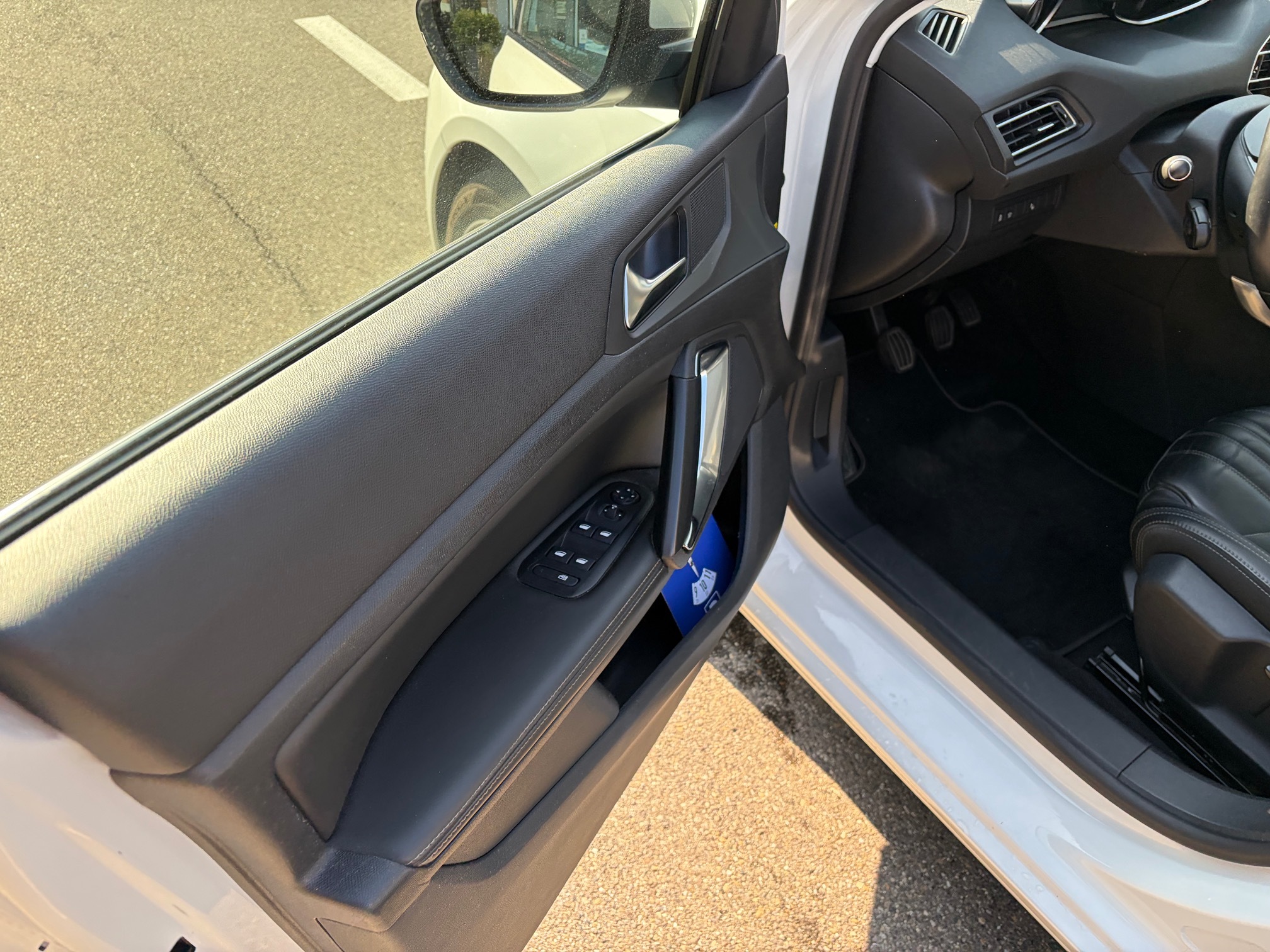 PEUGEOT 308 SW e-THP — zdjęcie 15