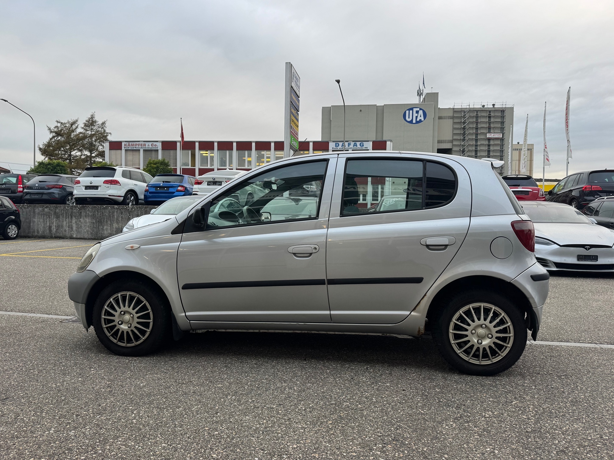 TOYOTA YARIS 1.3 — zdjęcie 10